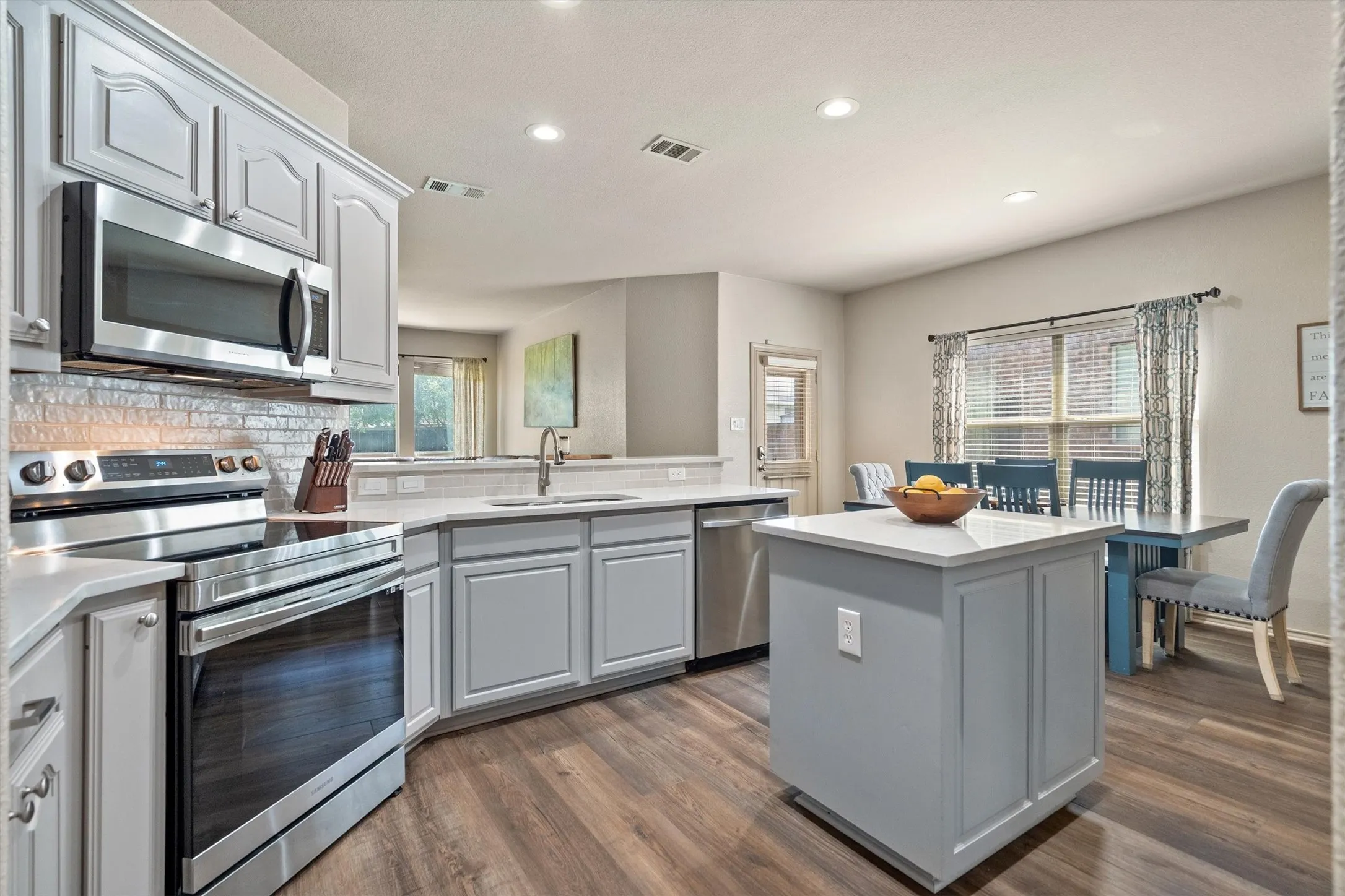 Single Family Residence For Sale in Denton County , 3305 Hornbeam Street, Denton, Texas 76226, 4 Bedroom, 3 Bathroom, 2 Garage spaces, 2,685 Sqft, built in 2009, mls#21294590, Real Estate Agent in Denton, Homes For Sale in Denton county, Homes For Sale in Denton, Realtor in Denton Texas, Real Estate Brokerage Independent Realty Texas, Luminita Cordes Realtor
