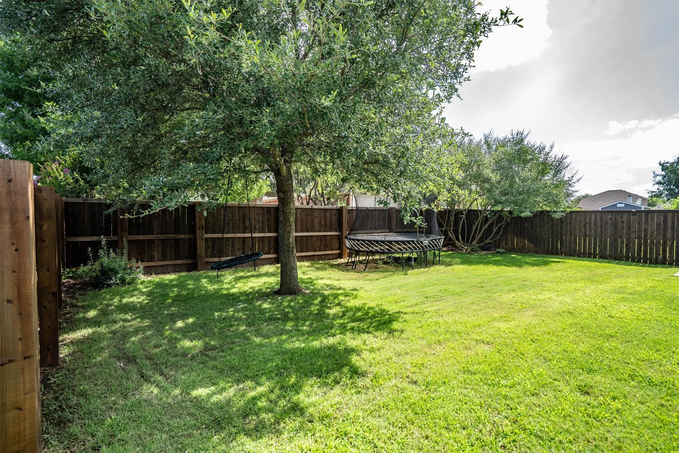 Single Family Residence For Sale in Denton County , 3305 Hornbeam Street, Denton, Texas 76226, 4 Bedroom, 3 Bathroom, 2 Garage spaces, 2,685 Sqft, built in 2009, mls#21294590, Real Estate Agent in Denton, Homes For Sale in Denton county, Homes For Sale in Denton, Realtor in Denton Texas, Real Estate Brokerage Independent Realty Texas, Luminita Cordes Realtor