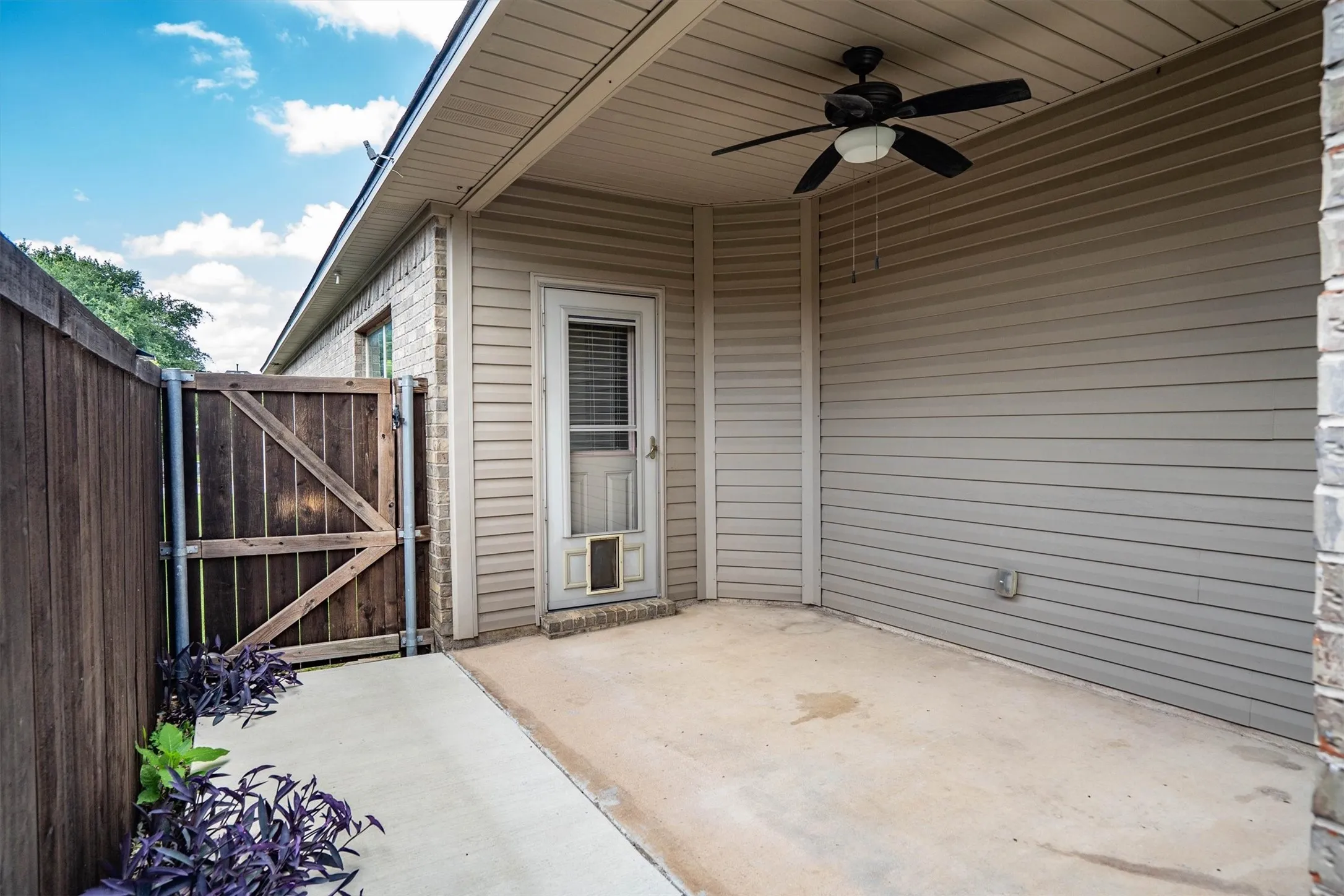 Single Family Residence For Sale in Denton County , 3305 Hornbeam Street, Denton, Texas 76226, 4 Bedroom, 3 Bathroom, 2 Garage spaces, 2,685 Sqft, built in 2009, mls#21294590, Real Estate Agent in Denton, Homes For Sale in Denton county, Homes For Sale in Denton, Realtor in Denton Texas, Real Estate Brokerage Independent Realty Texas, Luminita Cordes Realtor