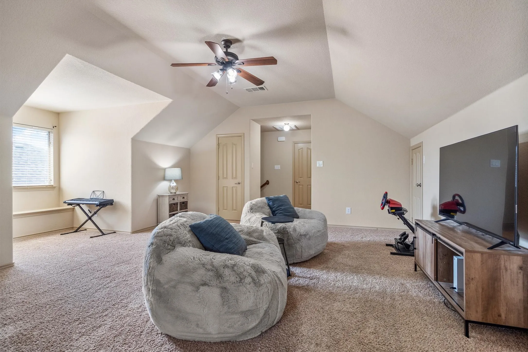Single Family Residence For Sale in Denton County , 3305 Hornbeam Street, Denton, Texas 76226, 4 Bedroom, 3 Bathroom, 2 Garage spaces, 2,685 Sqft, built in 2009, mls#21294590, Real Estate Agent in Denton, Homes For Sale in Denton county, Homes For Sale in Denton, Realtor in Denton Texas, Real Estate Brokerage Independent Realty Texas, Luminita Cordes Realtor