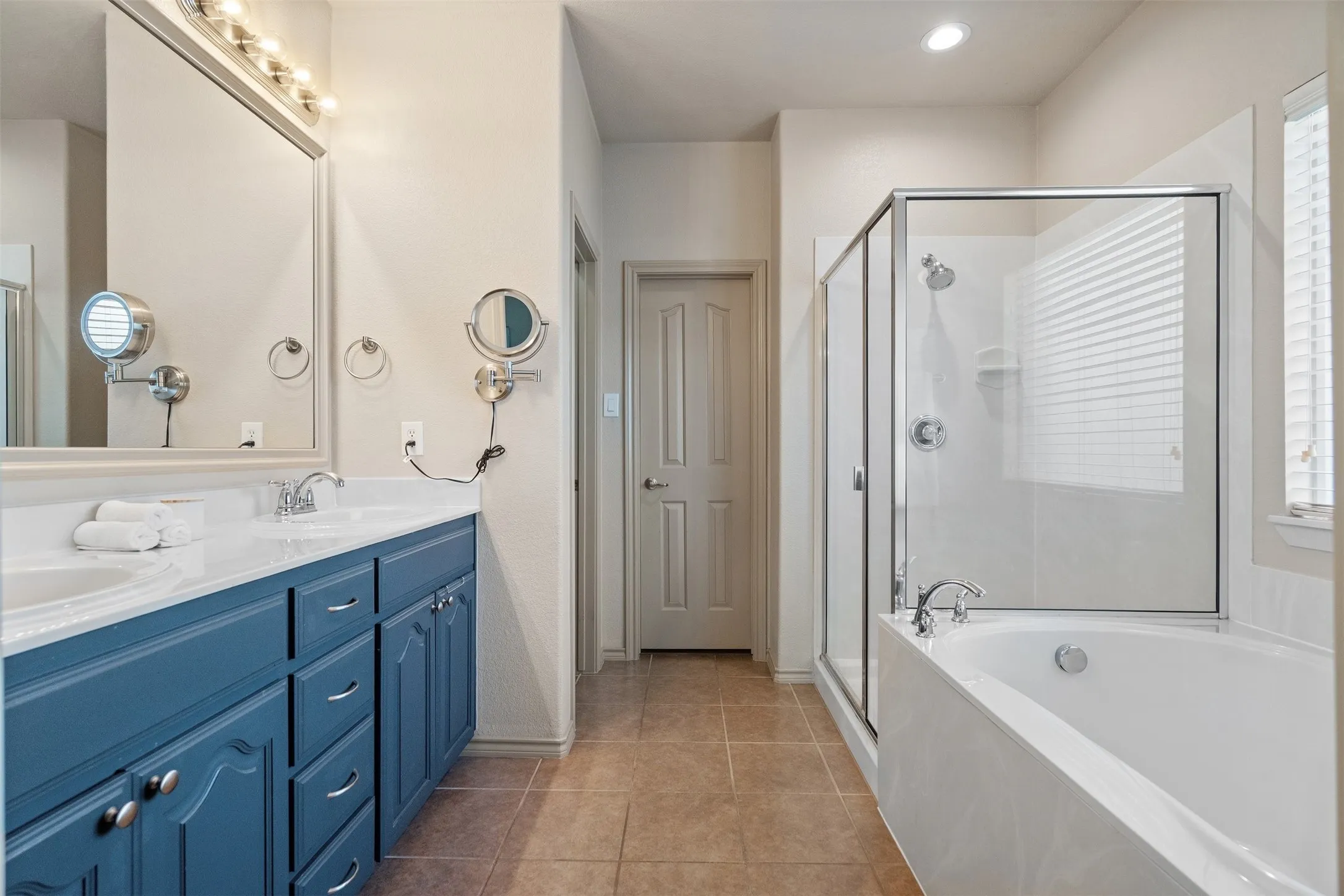 Single Family Residence For Sale in Denton County , 3305 Hornbeam Street, Denton, Texas 76226, 4 Bedroom, 3 Bathroom, 2 Garage spaces, 2,685 Sqft, built in 2009, mls#21294590, Real Estate Agent in Denton, Homes For Sale in Denton county, Homes For Sale in Denton, Realtor in Denton Texas, Real Estate Brokerage Independent Realty Texas, Luminita Cordes Realtor