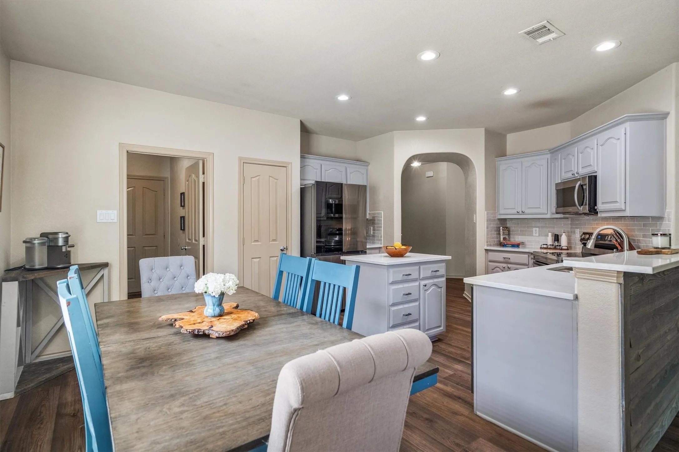 Single Family Residence For Sale in Denton County , 3305 Hornbeam Street, Denton, Texas 76226, 4 Bedroom, 3 Bathroom, 2 Garage spaces, 2,685 Sqft, built in 2009, mls#21294590, Real Estate Agent in Denton, Homes For Sale in Denton county, Homes For Sale in Denton, Realtor in Denton Texas, Real Estate Brokerage Independent Realty Texas, Luminita Cordes Realtor
