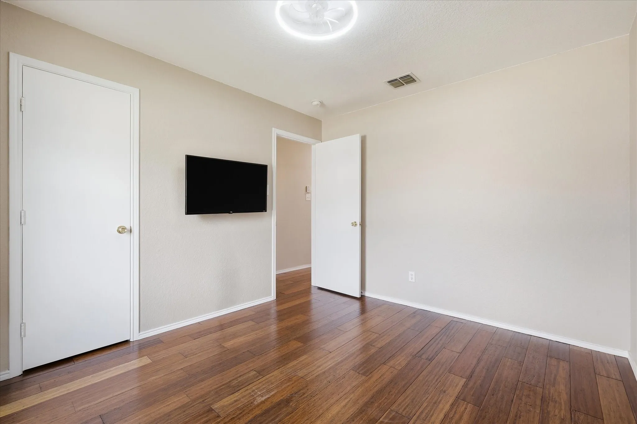 Single Family Residence For Sale in Denton County , 102 Pintail Lane, Sanger, Texas 76266, 3 Bedroom, 2 Bathroom, 2 Garage spaces, 1,608 Sqft, built in 2005, mls#21275673, Real Estate Agent in Sanger, Homes For Sale in Denton county, Homes For Sale in Sanger, Realtor in Sanger Texas, Real Estate Brokerage Independent Realty Texas, Luminita Cordes Realtor