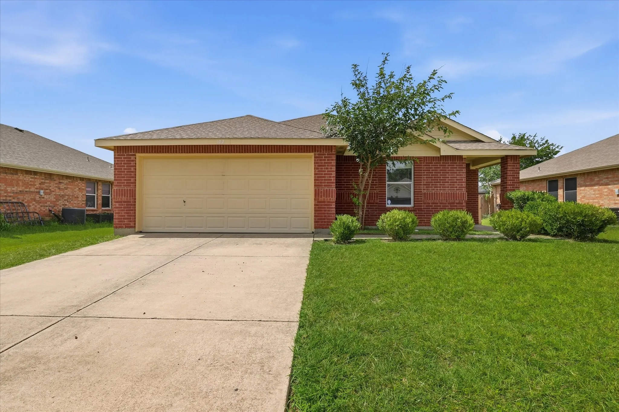 Single Family Residence For Sale in Denton County , 102 Pintail Lane, Sanger, Texas 76266, 3 Bedroom, 2 Bathroom, 2 Garage spaces, 1,608 Sqft, built in 2005, mls#21275673, Real Estate Agent in Sanger, Homes For Sale in Denton county, Homes For Sale in Sanger, Realtor in Sanger Texas, Real Estate Brokerage Independent Realty Texas, Luminita Cordes Realtor