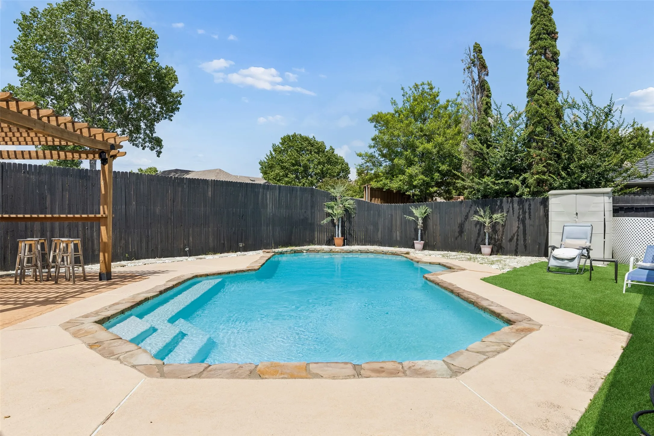 Single Family Residence For Sale in Dallas County , 2405 Hanover Court, Rowlett, Texas 75088, 4 Bedroom, 3 Bathroom, 2 Garage spaces, 2,424 Sqft, built in 1985, mls#21290110, Real Estate Agent in Rowlett, Homes For Sale in Dallas county, Homes For Sale in Rowlett, Realtor in Rowlett Texas, Real Estate Brokerage Independent Realty Texas, Luminita Cordes Realtor