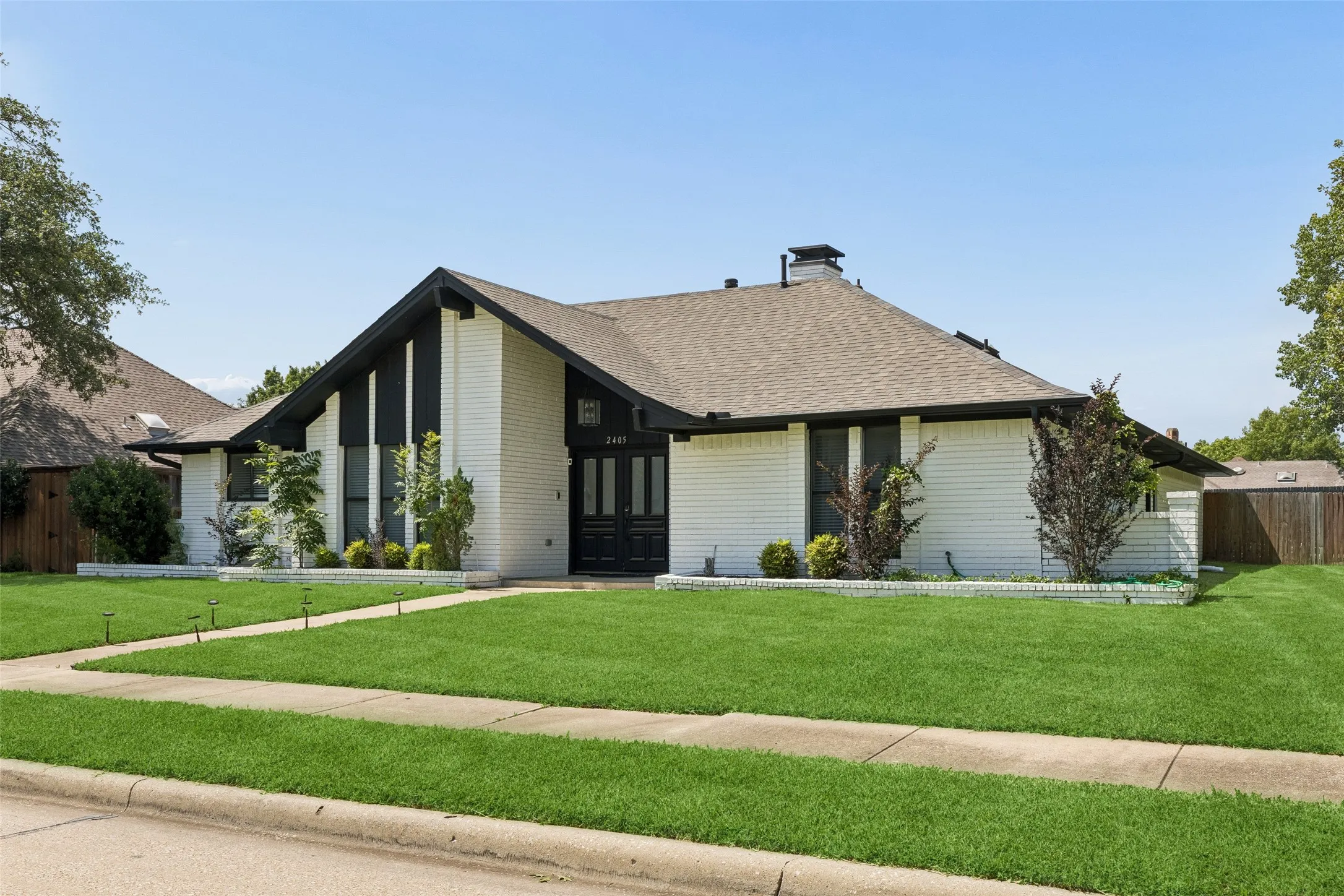 Single Family Residence For Sale in Dallas County , 2405 Hanover Court, Rowlett, Texas 75088, 4 Bedroom, 3 Bathroom, 2 Garage spaces, 2,424 Sqft, built in 1985, mls#21290110, Real Estate Agent in Rowlett, Homes For Sale in Dallas county, Homes For Sale in Rowlett, Realtor in Rowlett Texas, Real Estate Brokerage Independent Realty Texas, Luminita Cordes Realtor