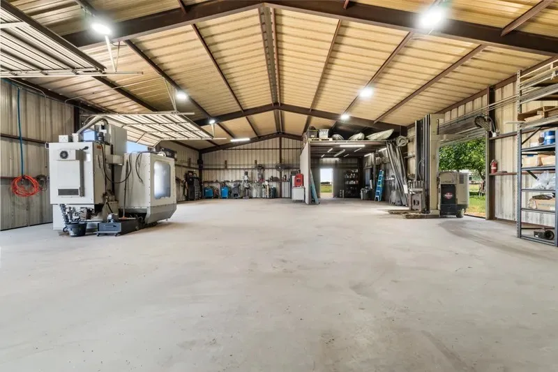 Farm For Sale in Denton County , 8085 Jackson Road, Krum, Texas 76249, 3 Bedroom, 3 Bathroom, 2 Garage spaces, 1,963 Sqft, built in 1984, mls#21292983, Real Estate Agent in Krum, Homes For Sale in Denton county, Homes For Sale in Krum, Realtor in Krum Texas, Real Estate Brokerage Independent Realty Texas, Luminita Cordes Realtor