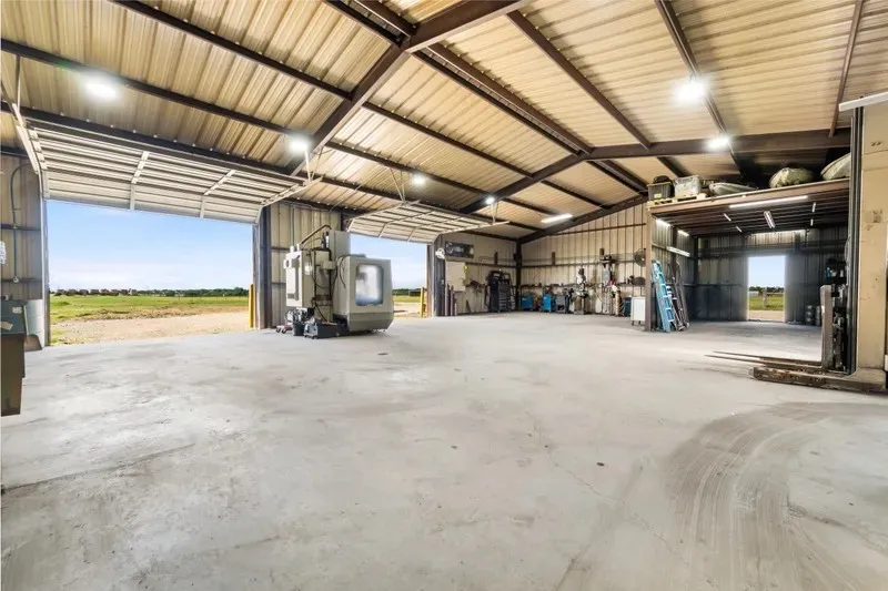 Farm For Sale in Denton County , 8085 Jackson Road, Krum, Texas 76249, 3 Bedroom, 3 Bathroom, 2 Garage spaces, 1,963 Sqft, built in 1984, mls#21292983, Real Estate Agent in Krum, Homes For Sale in Denton county, Homes For Sale in Krum, Realtor in Krum Texas, Real Estate Brokerage Independent Realty Texas, Luminita Cordes Realtor