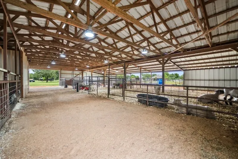Farm For Sale in Denton County , 8085 Jackson Road, Krum, Texas 76249, 3 Bedroom, 3 Bathroom, 2 Garage spaces, 1,963 Sqft, built in 1984, mls#21292983, Real Estate Agent in Krum, Homes For Sale in Denton county, Homes For Sale in Krum, Realtor in Krum Texas, Real Estate Brokerage Independent Realty Texas, Luminita Cordes Realtor