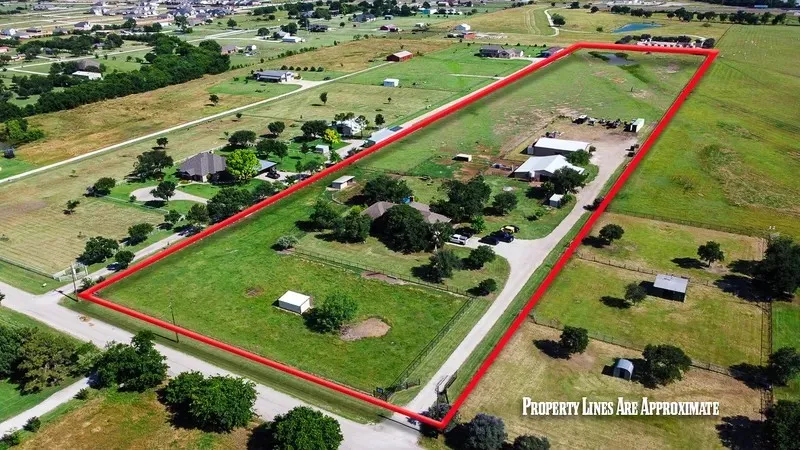 Farm For Sale in Denton County , 8085 Jackson Road, Krum, Texas 76249, 3 Bedroom, 3 Bathroom, 2 Garage spaces, 1,963 Sqft, built in 1984, mls#21292983, Real Estate Agent in Krum, Homes For Sale in Denton county, Homes For Sale in Krum, Realtor in Krum Texas, Real Estate Brokerage Independent Realty Texas, Luminita Cordes Realtor