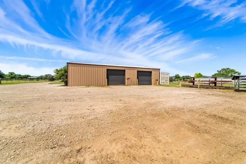 Farm For Sale in Denton County , 8085 Jackson Road, Krum, Texas 76249, 3 Bedroom, 3 Bathroom, 2 Garage spaces, 1,963 Sqft, built in 1984, mls#21292983, Real Estate Agent in Krum, Homes For Sale in Denton county, Homes For Sale in Krum, Realtor in Krum Texas, Real Estate Brokerage Independent Realty Texas, Luminita Cordes Realtor