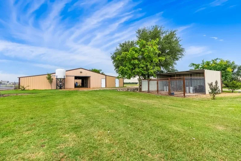 Farm For Sale in Denton County , 8085 Jackson Road, Krum, Texas 76249, 3 Bedroom, 3 Bathroom, 2 Garage spaces, 1,963 Sqft, built in 1984, mls#21292983, Real Estate Agent in Krum, Homes For Sale in Denton county, Homes For Sale in Krum, Realtor in Krum Texas, Real Estate Brokerage Independent Realty Texas, Luminita Cordes Realtor