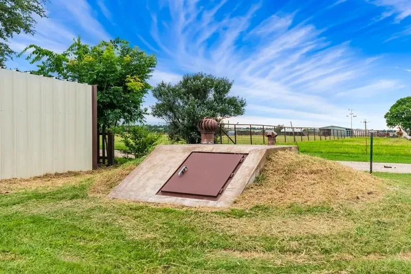 Farm For Sale in Denton County , 8085 Jackson Road, Krum, Texas 76249, 3 Bedroom, 3 Bathroom, 2 Garage spaces, 1,963 Sqft, built in 1984, mls#21292983, Real Estate Agent in Krum, Homes For Sale in Denton county, Homes For Sale in Krum, Realtor in Krum Texas, Real Estate Brokerage Independent Realty Texas, Luminita Cordes Realtor