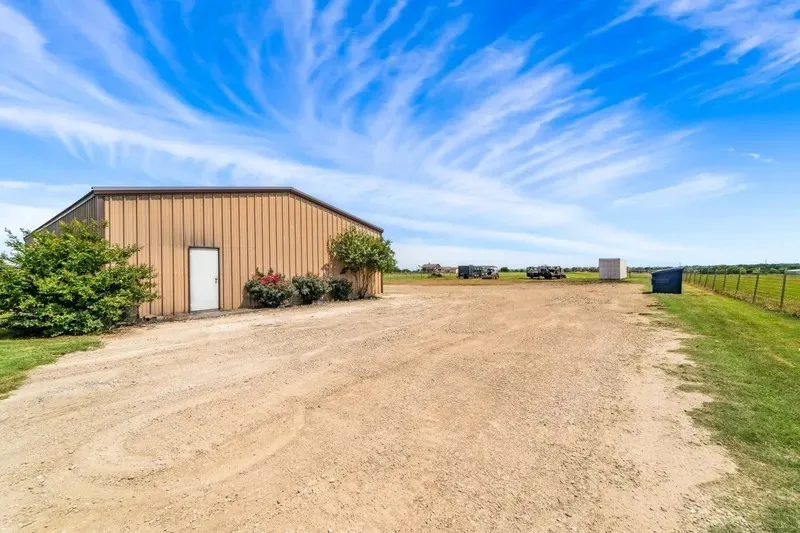 Farm For Sale in Denton County , 8085 Jackson Road, Krum, Texas 76249, 3 Bedroom, 3 Bathroom, 2 Garage spaces, 1,963 Sqft, built in 1984, mls#21292983, Real Estate Agent in Krum, Homes For Sale in Denton county, Homes For Sale in Krum, Realtor in Krum Texas, Real Estate Brokerage Independent Realty Texas, Luminita Cordes Realtor