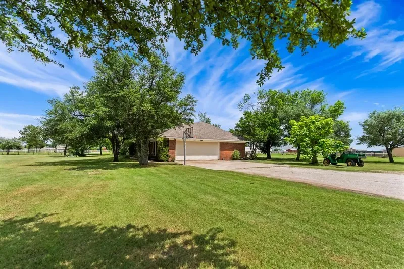 Farm For Sale in Denton County , 8085 Jackson Road, Krum, Texas 76249, 3 Bedroom, 3 Bathroom, 2 Garage spaces, 1,963 Sqft, built in 1984, mls#21292983, Real Estate Agent in Krum, Homes For Sale in Denton county, Homes For Sale in Krum, Realtor in Krum Texas, Real Estate Brokerage Independent Realty Texas, Luminita Cordes Realtor