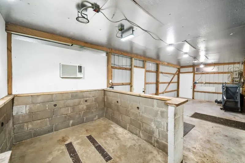 Farm For Sale in Denton County , 8085 Jackson Road, Krum, Texas 76249, 3 Bedroom, 3 Bathroom, 2 Garage spaces, 1,963 Sqft, built in 1984, mls#21292983, Real Estate Agent in Krum, Homes For Sale in Denton county, Homes For Sale in Krum, Realtor in Krum Texas, Real Estate Brokerage Independent Realty Texas, Luminita Cordes Realtor