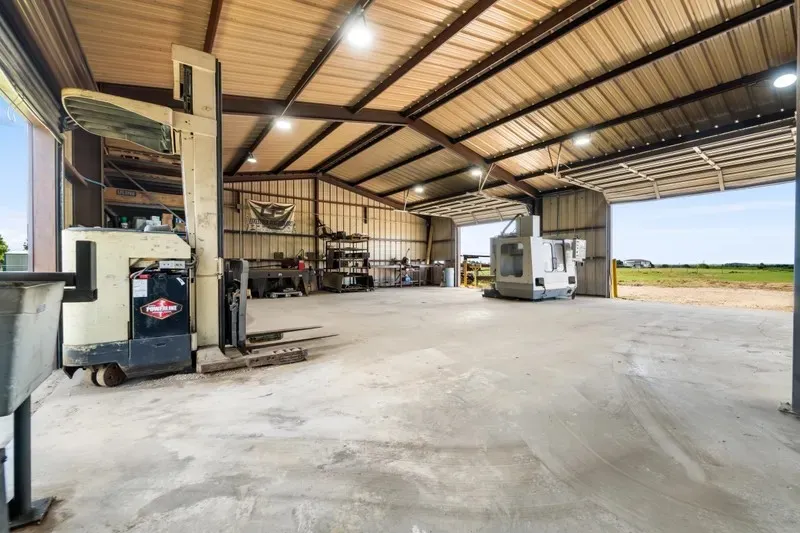Farm For Sale in Denton County , 8085 Jackson Road, Krum, Texas 76249, 3 Bedroom, 3 Bathroom, 2 Garage spaces, 1,963 Sqft, built in 1984, mls#21292983, Real Estate Agent in Krum, Homes For Sale in Denton county, Homes For Sale in Krum, Realtor in Krum Texas, Real Estate Brokerage Independent Realty Texas, Luminita Cordes Realtor