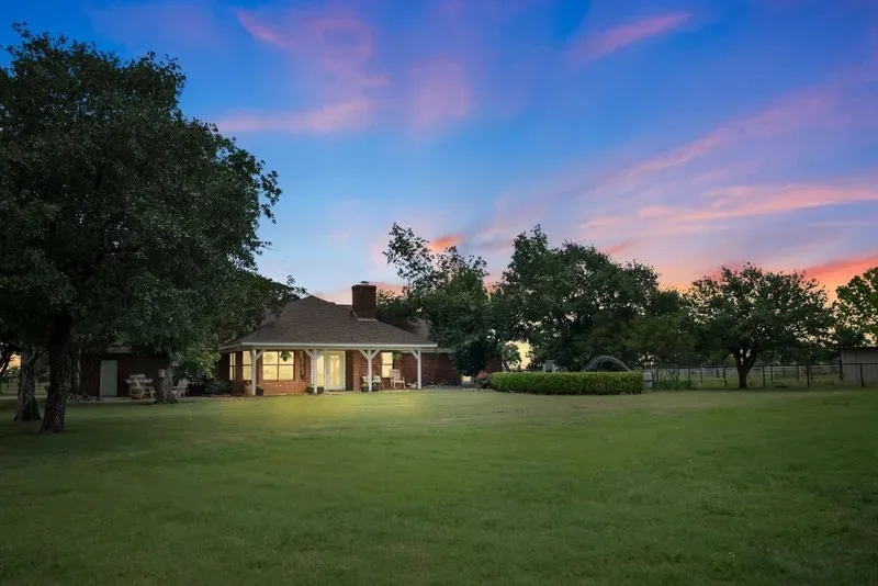 Farm For Sale in Denton County , 8085 Jackson Road, Krum, Texas 76249, 3 Bedroom, 3 Bathroom, 2 Garage spaces, 1,963 Sqft, built in 1984, mls#21292983, Real Estate Agent in Krum, Homes For Sale in Denton county, Homes For Sale in Krum, Realtor in Krum Texas, Real Estate Brokerage Independent Realty Texas, Luminita Cordes Realtor