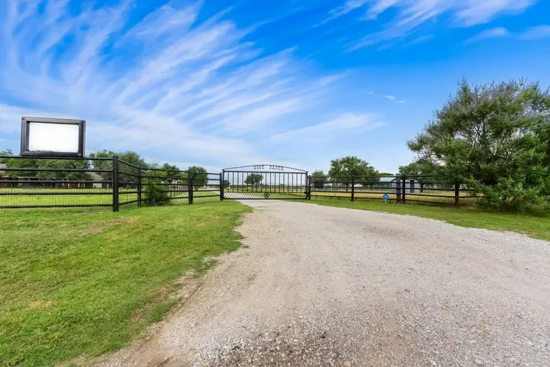 Farm For Sale in Denton County , 8085 Jackson Road, Krum, Texas 76249, 3 Bedroom, 3 Bathroom, 2 Garage spaces, 1,963 Sqft, built in 1984, mls#21292983, Real Estate Agent in Krum, Homes For Sale in Denton county, Homes For Sale in Krum, Realtor in Krum Texas, Real Estate Brokerage Independent Realty Texas, Luminita Cordes Realtor