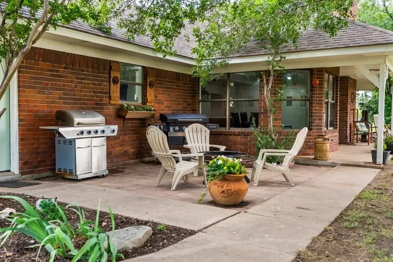 Farm For Sale in Denton County , 8085 Jackson Road, Krum, Texas 76249, 3 Bedroom, 3 Bathroom, 2 Garage spaces, 1,963 Sqft, built in 1984, mls#21292983, Real Estate Agent in Krum, Homes For Sale in Denton county, Homes For Sale in Krum, Realtor in Krum Texas, Real Estate Brokerage Independent Realty Texas, Luminita Cordes Realtor