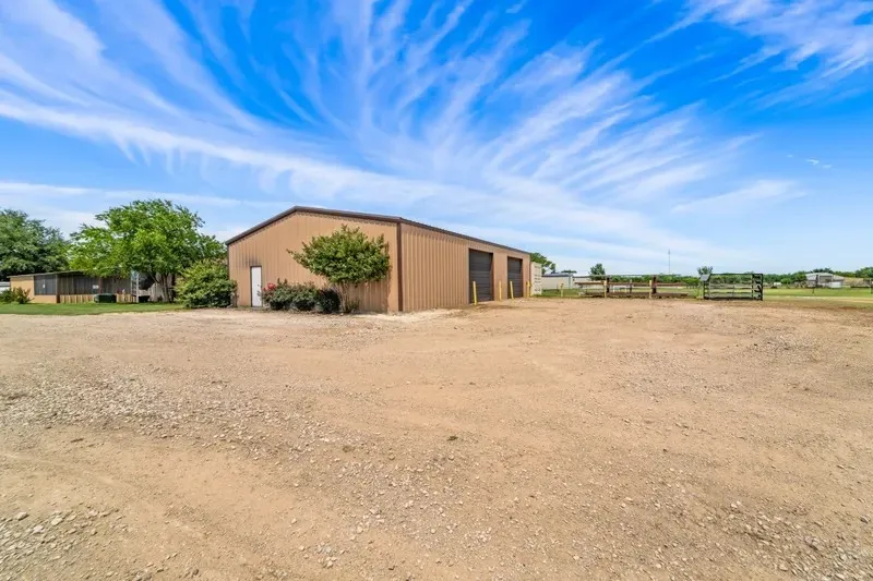 Farm For Sale in Denton County , 8085 Jackson Road, Krum, Texas 76249, 3 Bedroom, 3 Bathroom, 2 Garage spaces, 1,963 Sqft, built in 1984, mls#21292983, Real Estate Agent in Krum, Homes For Sale in Denton county, Homes For Sale in Krum, Realtor in Krum Texas, Real Estate Brokerage Independent Realty Texas, Luminita Cordes Realtor