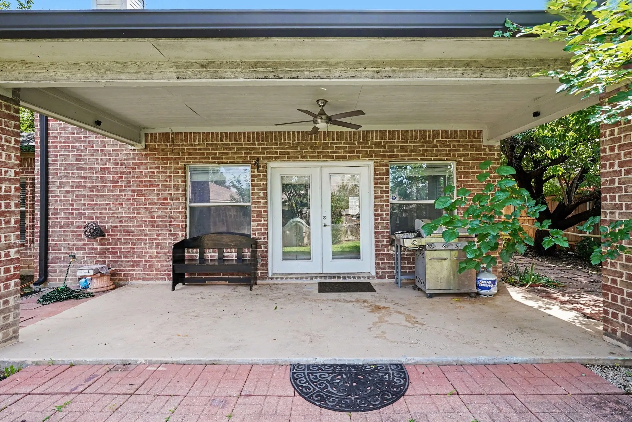 Single Family Residence For Rent in Tarrant County , 8660 Lariat Circle, Fort Worth, Texas 76244, 4 Bedroom, 4 Bathroom, 2 Garage spaces, 3,744 Sqft, built in 2002, Price $3,400, mls#21298956, Real Estate Agent in Fort Worth, Homes For Rent in Tarrant county, Homes For Rent in Fort Worth, Realtor in Fort Worth Texas, Real Estate Brokerage Independent Realty Texas, Luminita Cordes Realtor