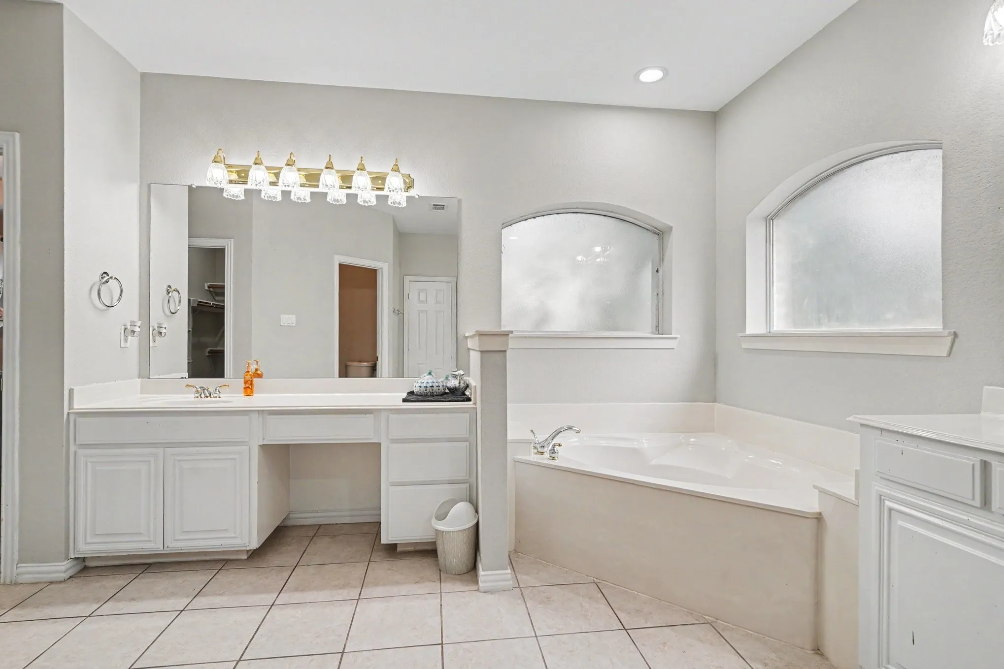 Single Family Residence For Rent in Tarrant County , 8660 Lariat Circle, Fort Worth, Texas 76244, 4 Bedroom, 4 Bathroom, 2 Garage spaces, 3,744 Sqft, built in 2002, Price $3,400, mls#21298956, Real Estate Agent in Fort Worth, Homes For Rent in Tarrant county, Homes For Rent in Fort Worth, Realtor in Fort Worth Texas, Real Estate Brokerage Independent Realty Texas, Luminita Cordes Realtor