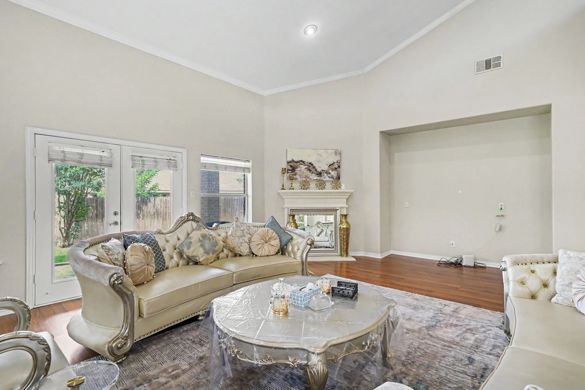 Single Family Residence For Rent in Tarrant County , 8660 Lariat Circle, Fort Worth, Texas 76244, 4 Bedroom, 4 Bathroom, 2 Garage spaces, 3,744 Sqft, built in 2002, Price $3,400, mls#21298956, Real Estate Agent in Fort Worth, Homes For Rent in Tarrant county, Homes For Rent in Fort Worth, Realtor in Fort Worth Texas, Real Estate Brokerage Independent Realty Texas, Luminita Cordes Realtor