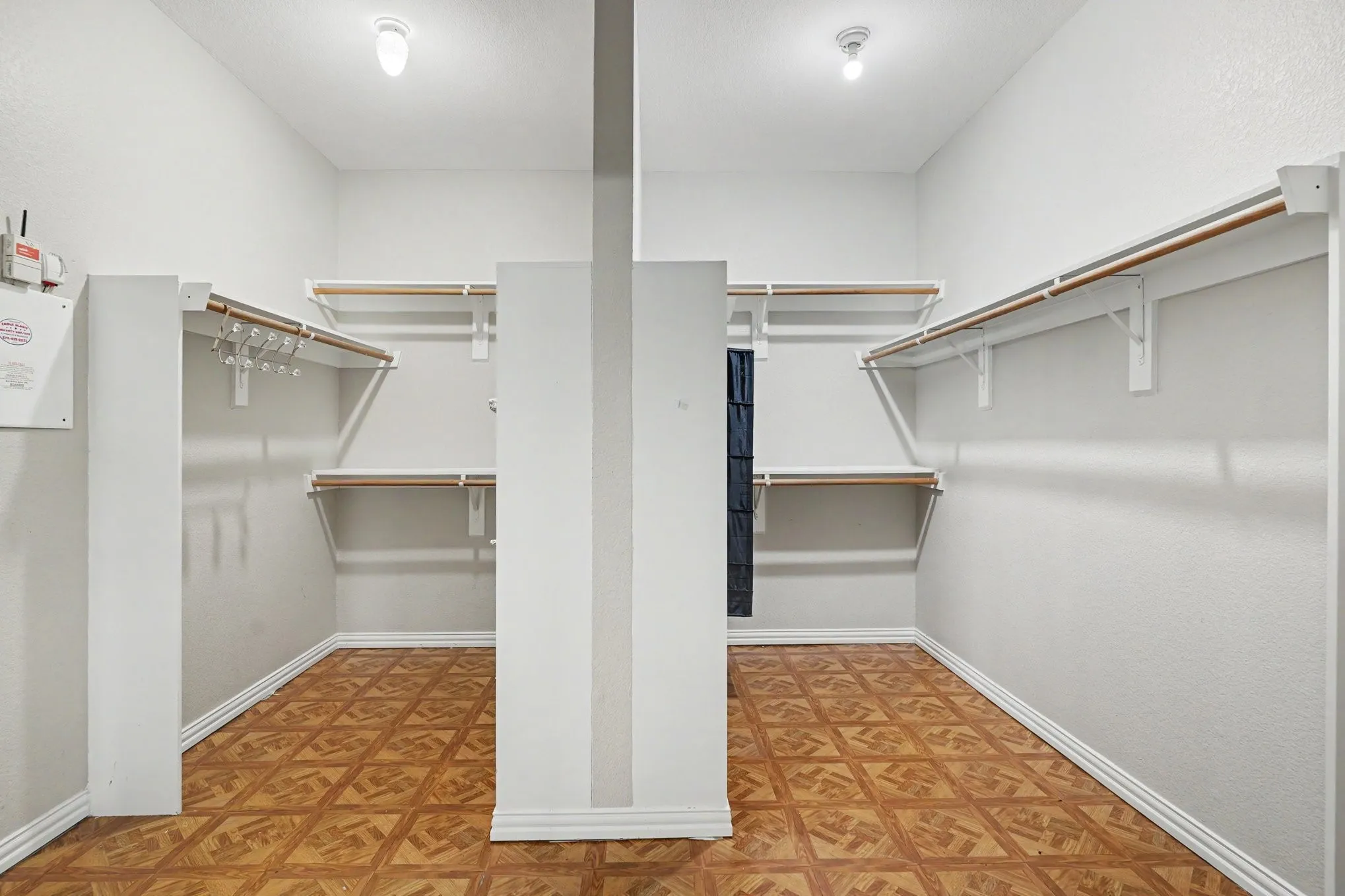 Single Family Residence For Rent in Tarrant County , 8660 Lariat Circle, Fort Worth, Texas 76244, 4 Bedroom, 4 Bathroom, 2 Garage spaces, 3,744 Sqft, built in 2002, Price $3,400, mls#21298956, Real Estate Agent in Fort Worth, Homes For Rent in Tarrant county, Homes For Rent in Fort Worth, Realtor in Fort Worth Texas, Real Estate Brokerage Independent Realty Texas, Luminita Cordes Realtor