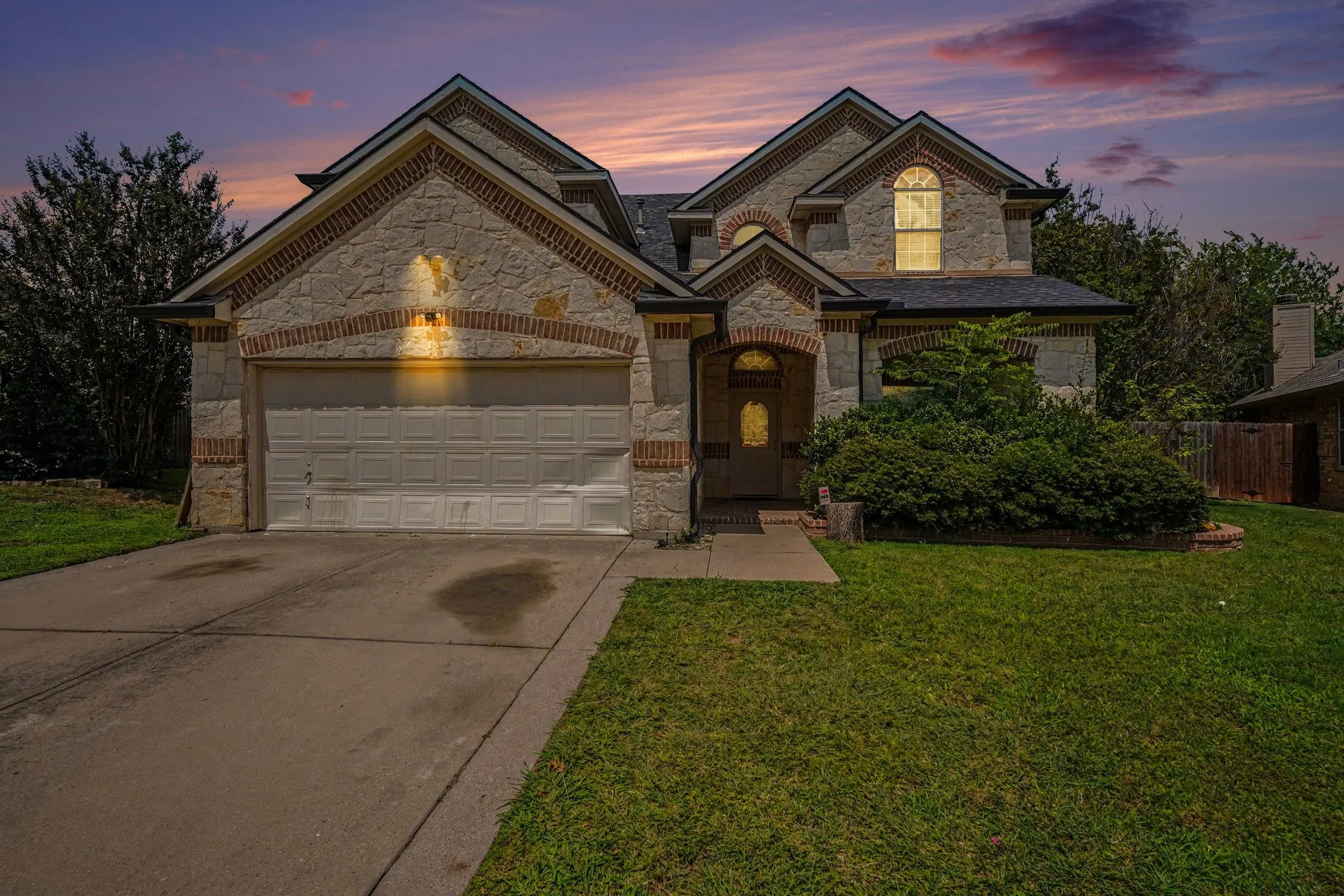 Single Family Residence For Rent in Tarrant County , 8660 Lariat Circle, Fort Worth, Texas 76244, 4 Bedroom, 4 Bathroom, 2 Garage spaces, 3,744 Sqft, built in 2002, Price $3,400, mls#21298956, Real Estate Agent in Fort Worth, Homes For Rent in Tarrant county, Homes For Rent in Fort Worth, Realtor in Fort Worth Texas, Real Estate Brokerage Independent Realty Texas, Luminita Cordes Realtor
