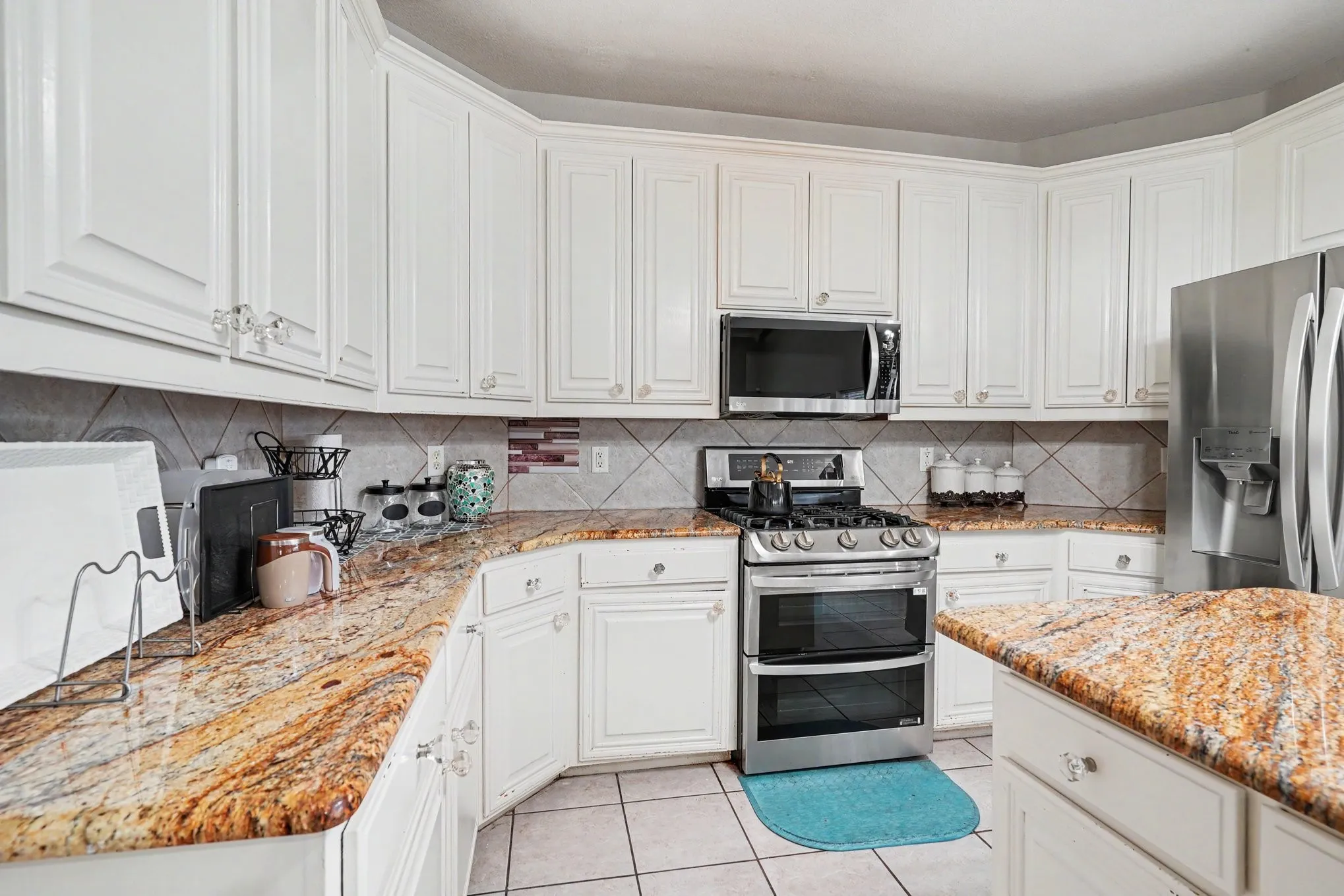 Single Family Residence For Rent in Tarrant County , 8660 Lariat Circle, Fort Worth, Texas 76244, 4 Bedroom, 4 Bathroom, 2 Garage spaces, 3,744 Sqft, built in 2002, Price $3,400, mls#21298956, Real Estate Agent in Fort Worth, Homes For Rent in Tarrant county, Homes For Rent in Fort Worth, Realtor in Fort Worth Texas, Real Estate Brokerage Independent Realty Texas, Luminita Cordes Realtor