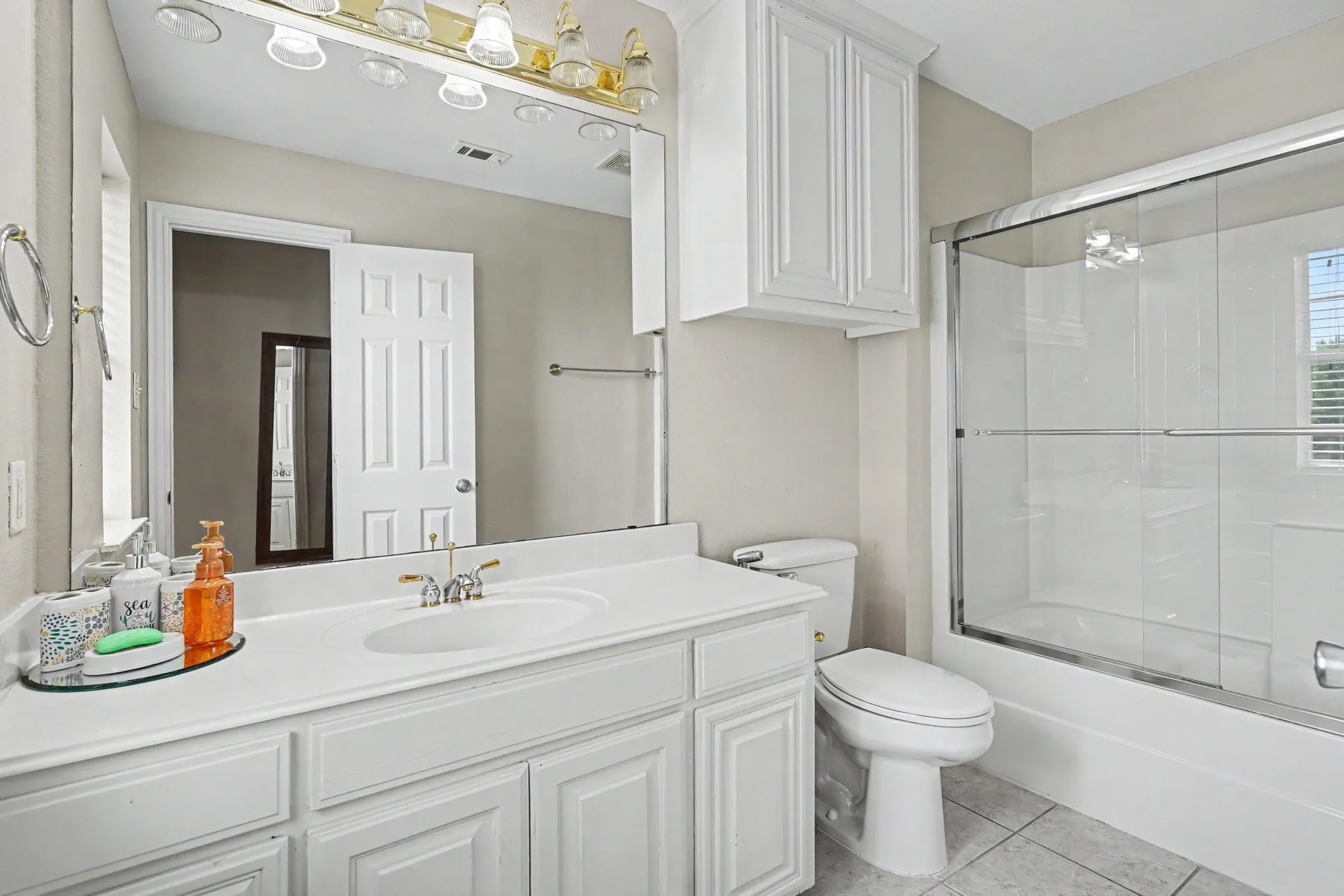 Single Family Residence For Rent in Tarrant County , 8660 Lariat Circle, Fort Worth, Texas 76244, 4 Bedroom, 4 Bathroom, 2 Garage spaces, 3,744 Sqft, built in 2002, Price $3,400, mls#21298956, Real Estate Agent in Fort Worth, Homes For Rent in Tarrant county, Homes For Rent in Fort Worth, Realtor in Fort Worth Texas, Real Estate Brokerage Independent Realty Texas, Luminita Cordes Realtor