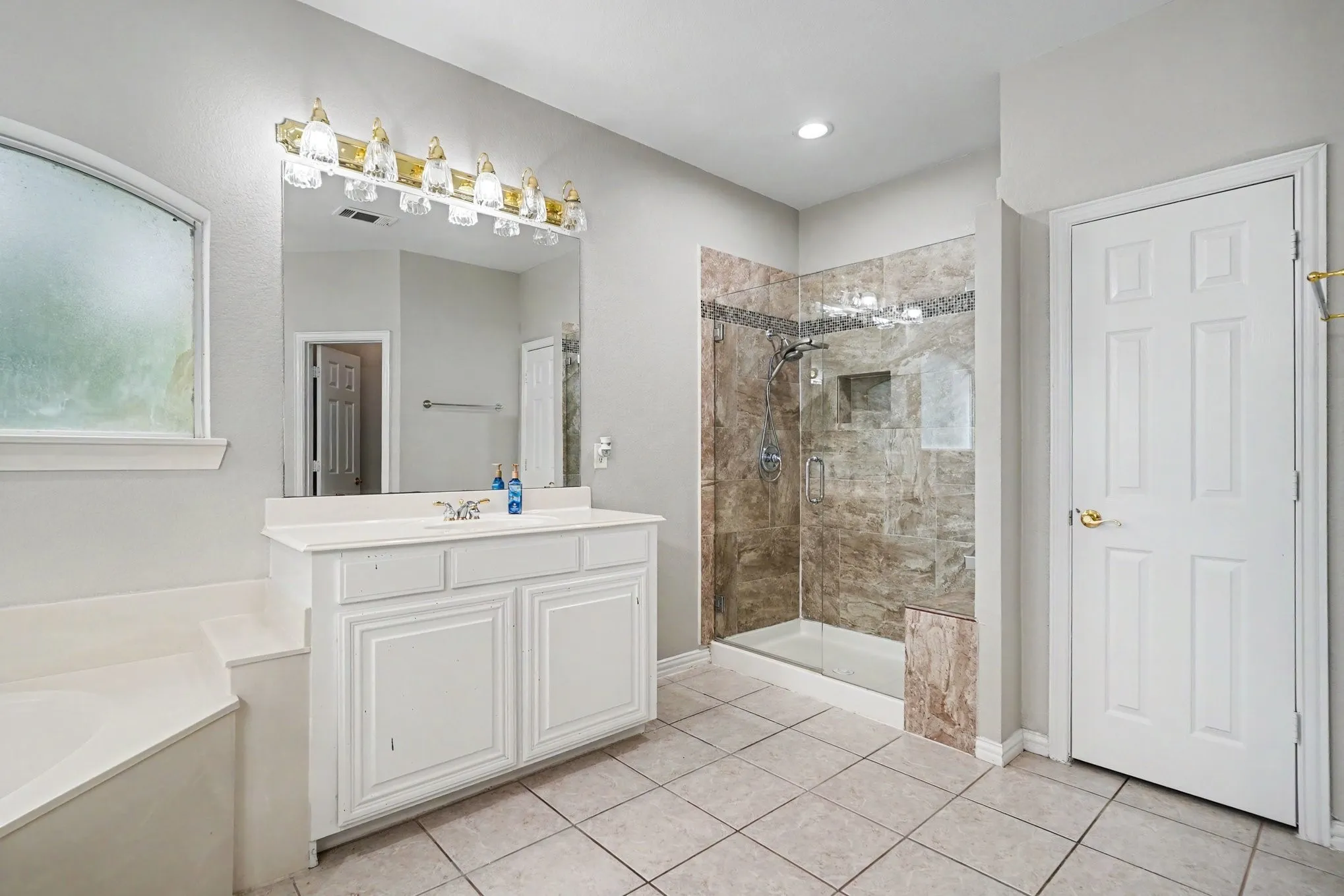 Single Family Residence For Rent in Tarrant County , 8660 Lariat Circle, Fort Worth, Texas 76244, 4 Bedroom, 4 Bathroom, 2 Garage spaces, 3,744 Sqft, built in 2002, Price $3,400, mls#21298956, Real Estate Agent in Fort Worth, Homes For Rent in Tarrant county, Homes For Rent in Fort Worth, Realtor in Fort Worth Texas, Real Estate Brokerage Independent Realty Texas, Luminita Cordes Realtor