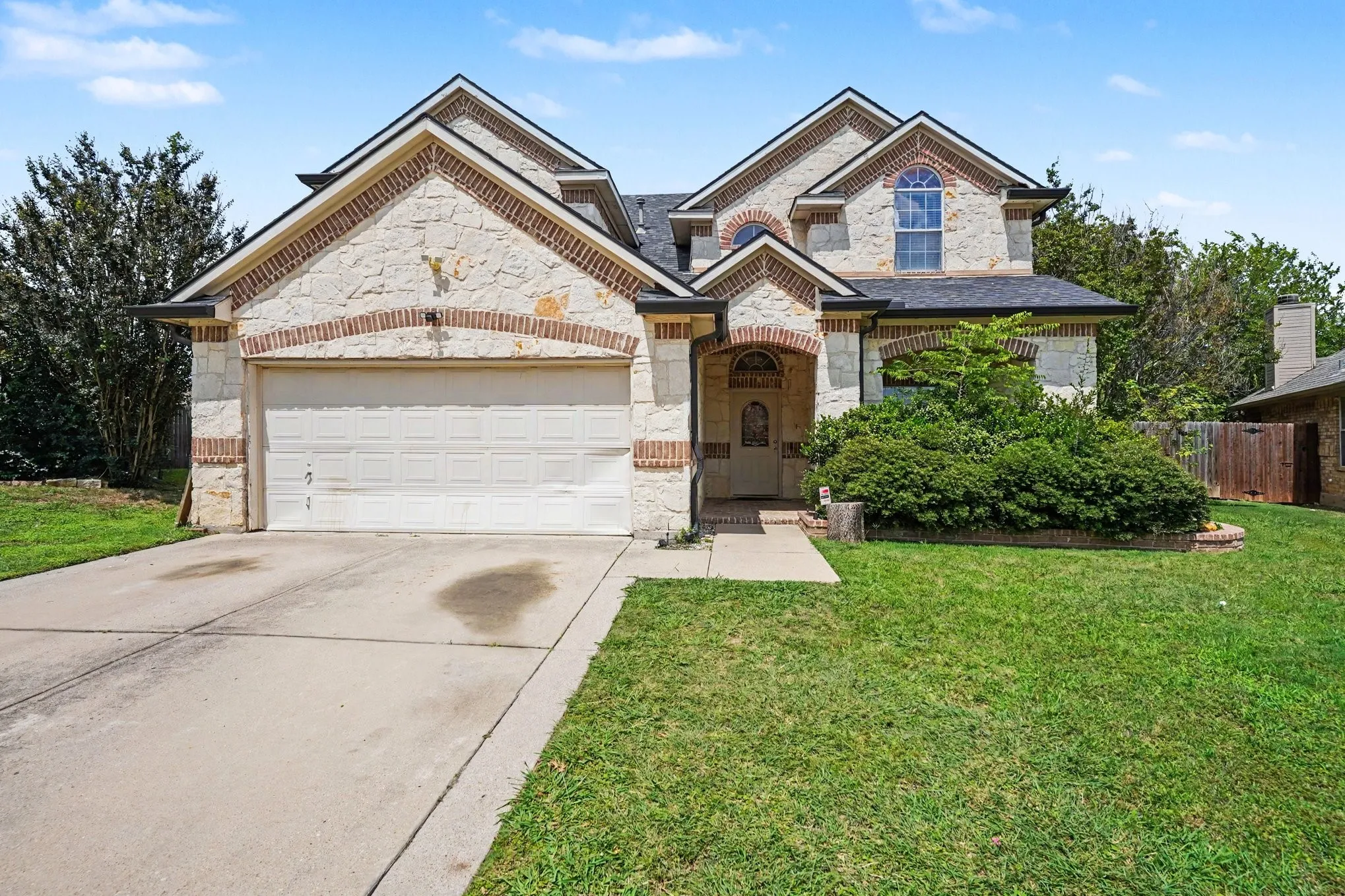Single Family Residence For Rent in Tarrant County , 8660 Lariat Circle, Fort Worth, Texas 76244, 4 Bedroom, 4 Bathroom, 2 Garage spaces, 3,744 Sqft, built in 2002, Price $3,400, mls#21298956, Real Estate Agent in Fort Worth, Homes For Rent in Tarrant county, Homes For Rent in Fort Worth, Realtor in Fort Worth Texas, Real Estate Brokerage Independent Realty Texas, Luminita Cordes Realtor