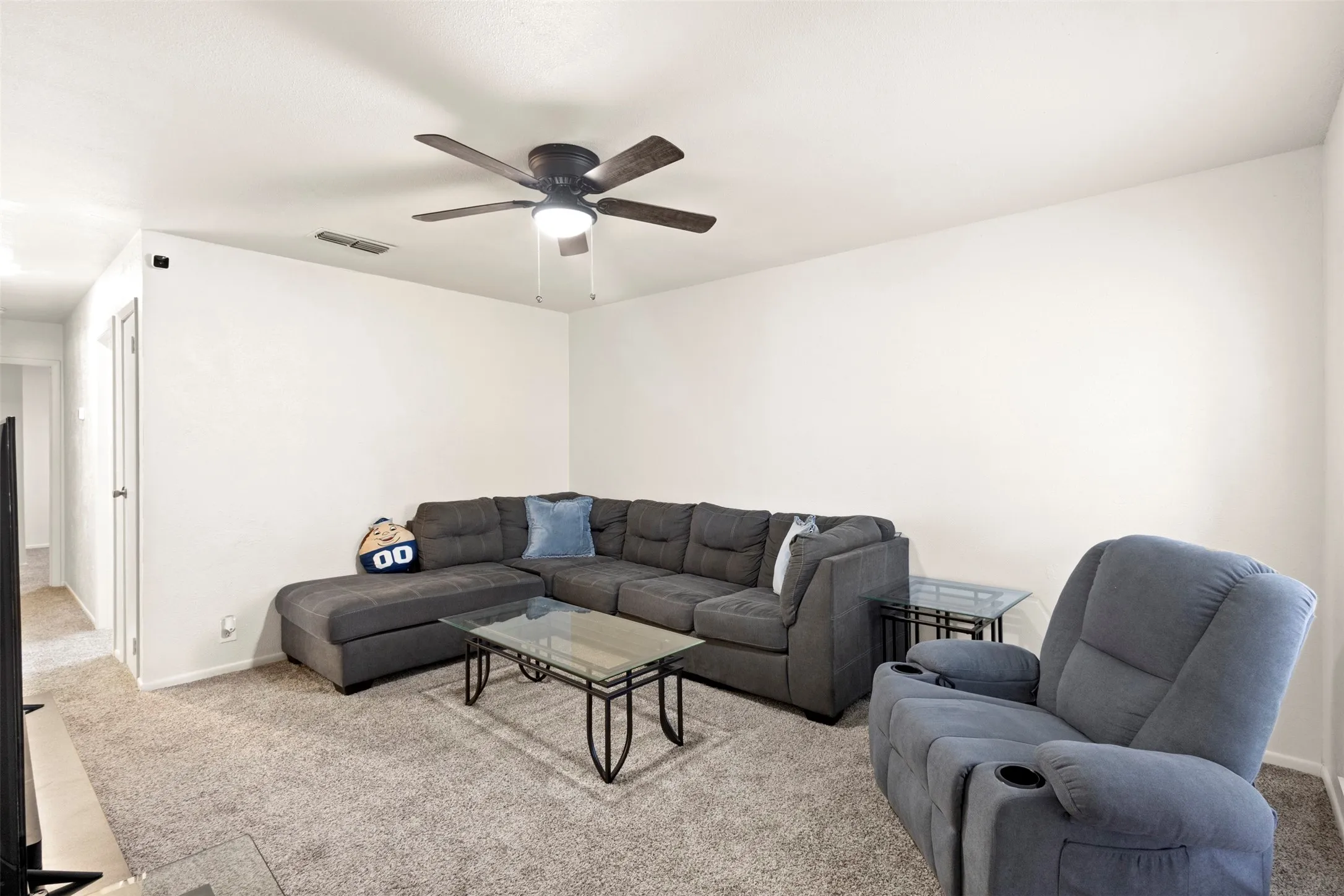 Single Family Residence For Sale in Ellis County , 111 Alamo Street, Waxahachie, Texas 75165, 3 Bedroom, 2 Bathroom, Garage spaces, 1,025 Sqft, built in 1978, mls#21299378, Real Estate Agent in Waxahachie, Homes For Sale in Ellis county, Homes For Sale in Waxahachie, Realtor in Waxahachie Texas, Real Estate Brokerage Independent Realty Texas, Luminita Cordes Realtor