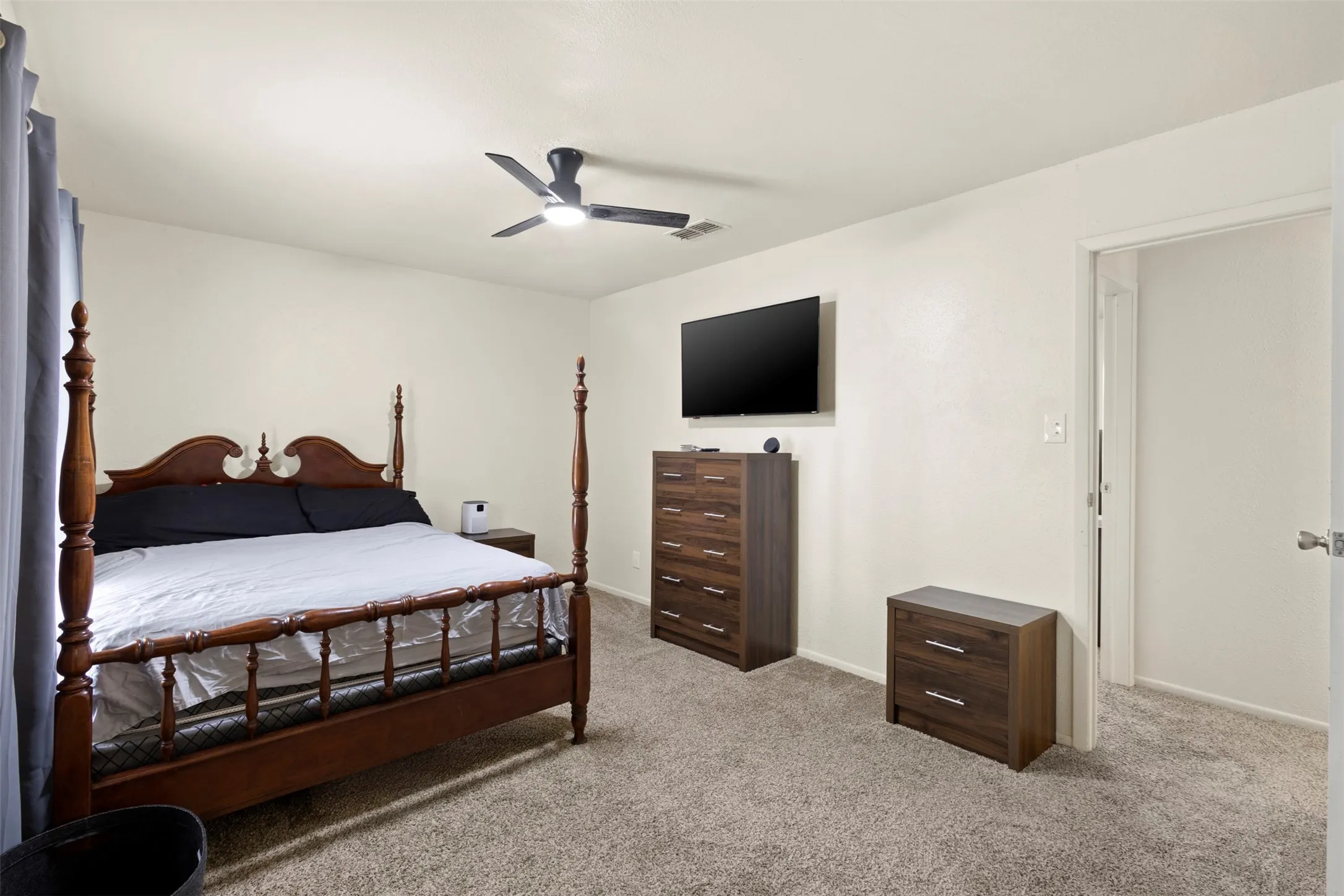 Single Family Residence For Sale in Ellis County , 111 Alamo Street, Waxahachie, Texas 75165, 3 Bedroom, 2 Bathroom, Garage spaces, 1,025 Sqft, built in 1978, mls#21299378, Real Estate Agent in Waxahachie, Homes For Sale in Ellis county, Homes For Sale in Waxahachie, Realtor in Waxahachie Texas, Real Estate Brokerage Independent Realty Texas, Luminita Cordes Realtor