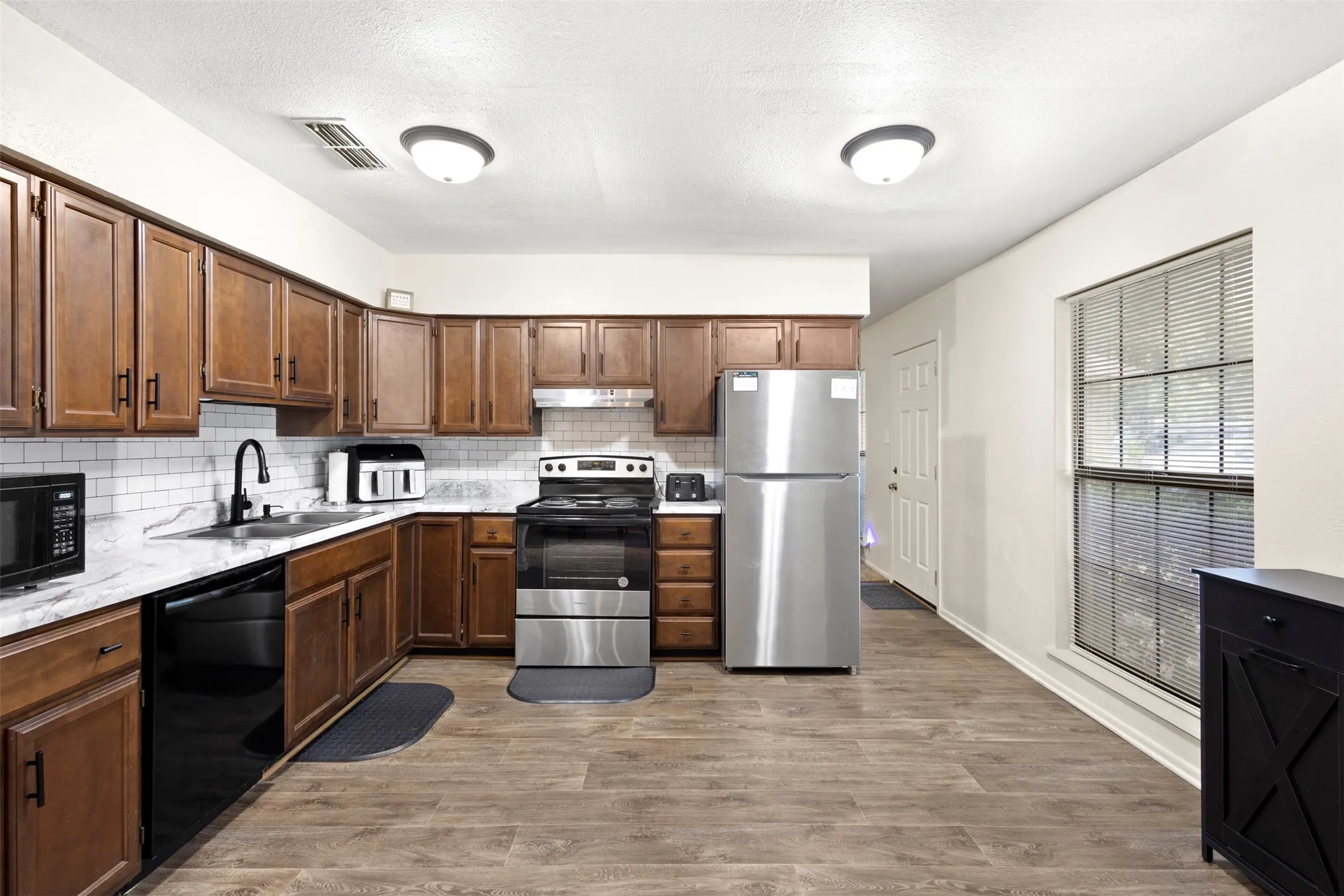 Single Family Residence For Sale in Ellis County , 111 Alamo Street, Waxahachie, Texas 75165, 3 Bedroom, 2 Bathroom, Garage spaces, 1,025 Sqft, built in 1978, mls#21299378, Real Estate Agent in Waxahachie, Homes For Sale in Ellis county, Homes For Sale in Waxahachie, Realtor in Waxahachie Texas, Real Estate Brokerage Independent Realty Texas, Luminita Cordes Realtor