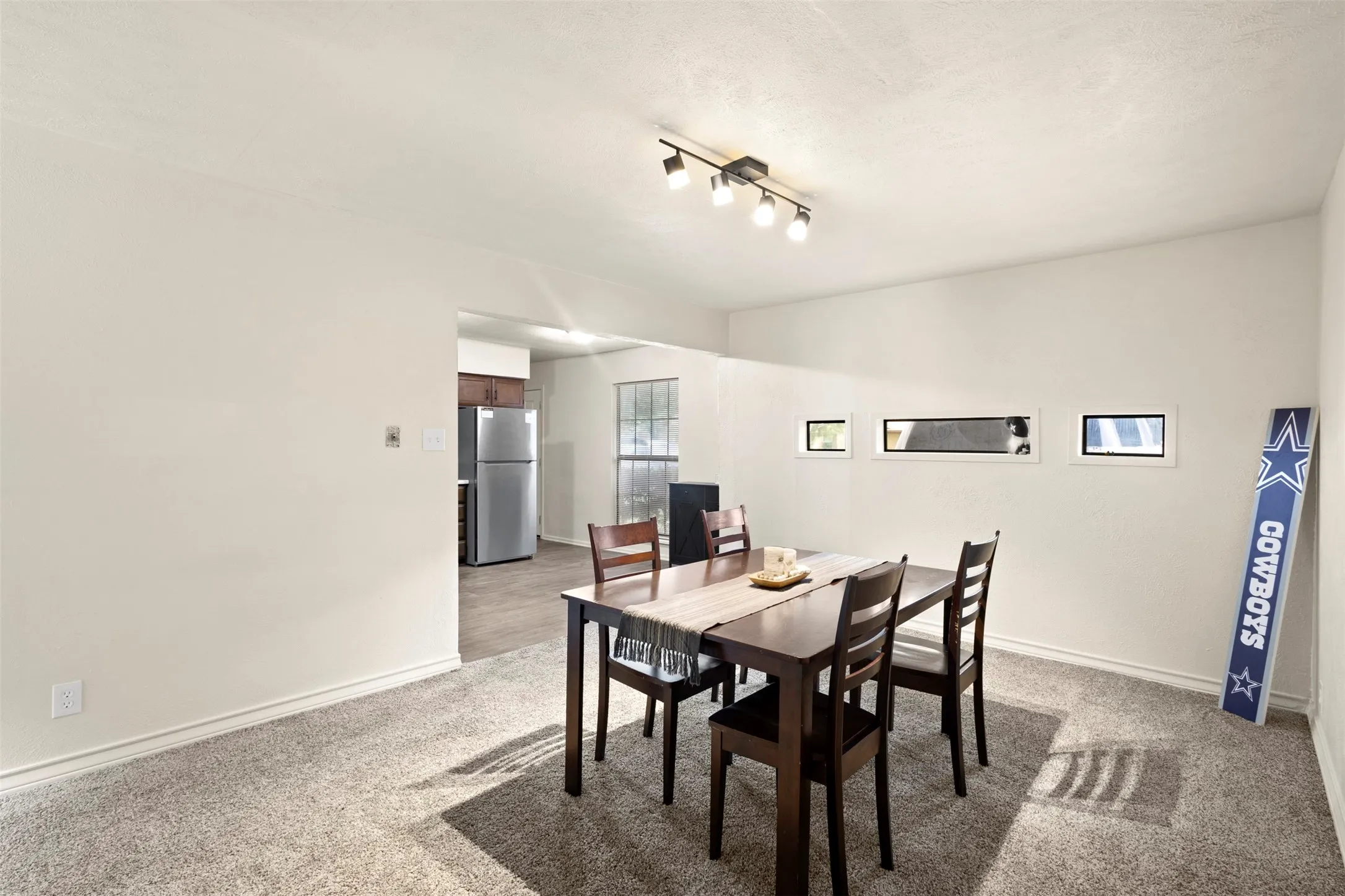 Single Family Residence For Sale in Ellis County , 111 Alamo Street, Waxahachie, Texas 75165, 3 Bedroom, 2 Bathroom, Garage spaces, 1,025 Sqft, built in 1978, mls#21299378, Real Estate Agent in Waxahachie, Homes For Sale in Ellis county, Homes For Sale in Waxahachie, Realtor in Waxahachie Texas, Real Estate Brokerage Independent Realty Texas, Luminita Cordes Realtor