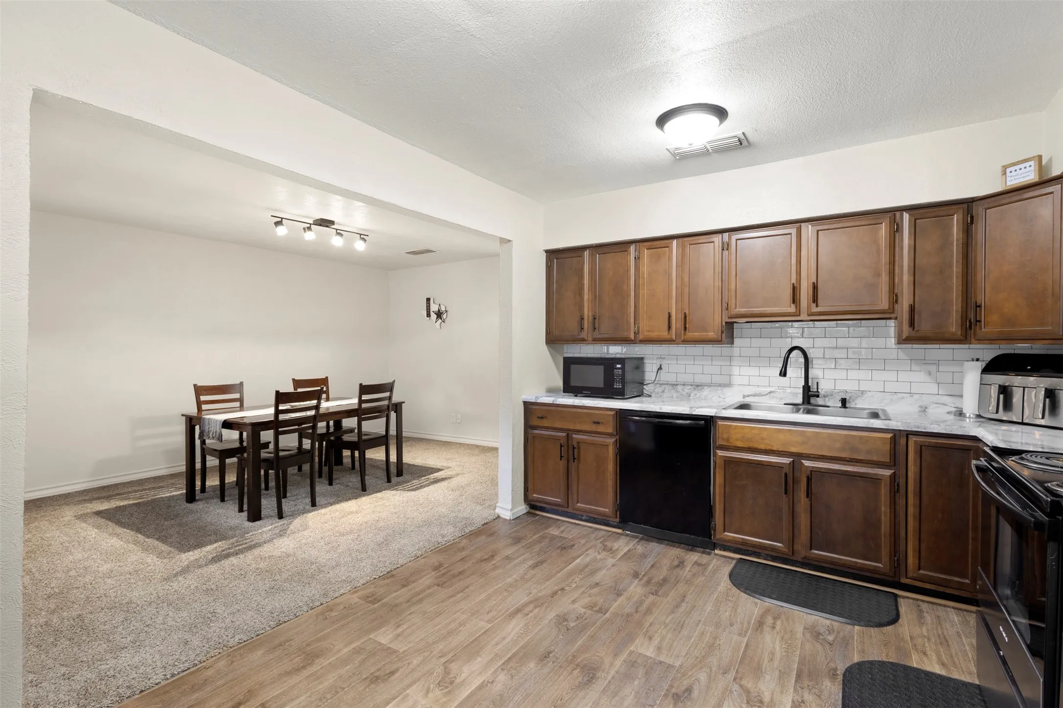 Single Family Residence For Sale in Ellis County , 111 Alamo Street, Waxahachie, Texas 75165, 3 Bedroom, 2 Bathroom, Garage spaces, 1,025 Sqft, built in 1978, mls#21299378, Real Estate Agent in Waxahachie, Homes For Sale in Ellis county, Homes For Sale in Waxahachie, Realtor in Waxahachie Texas, Real Estate Brokerage Independent Realty Texas, Luminita Cordes Realtor