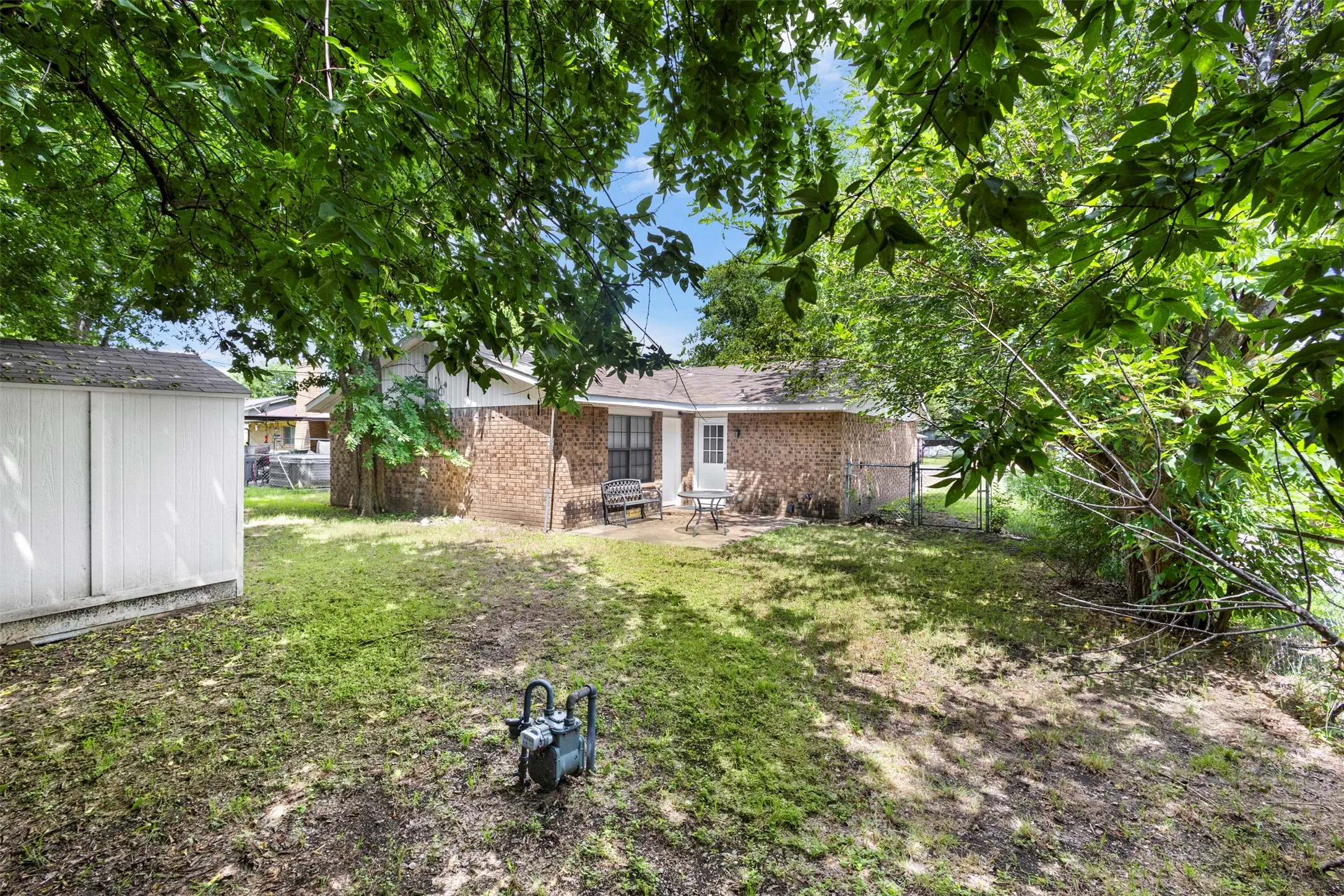 Single Family Residence For Sale in Ellis County , 111 Alamo Street, Waxahachie, Texas 75165, 3 Bedroom, 2 Bathroom, Garage spaces, 1,025 Sqft, built in 1978, mls#21299378, Real Estate Agent in Waxahachie, Homes For Sale in Ellis county, Homes For Sale in Waxahachie, Realtor in Waxahachie Texas, Real Estate Brokerage Independent Realty Texas, Luminita Cordes Realtor