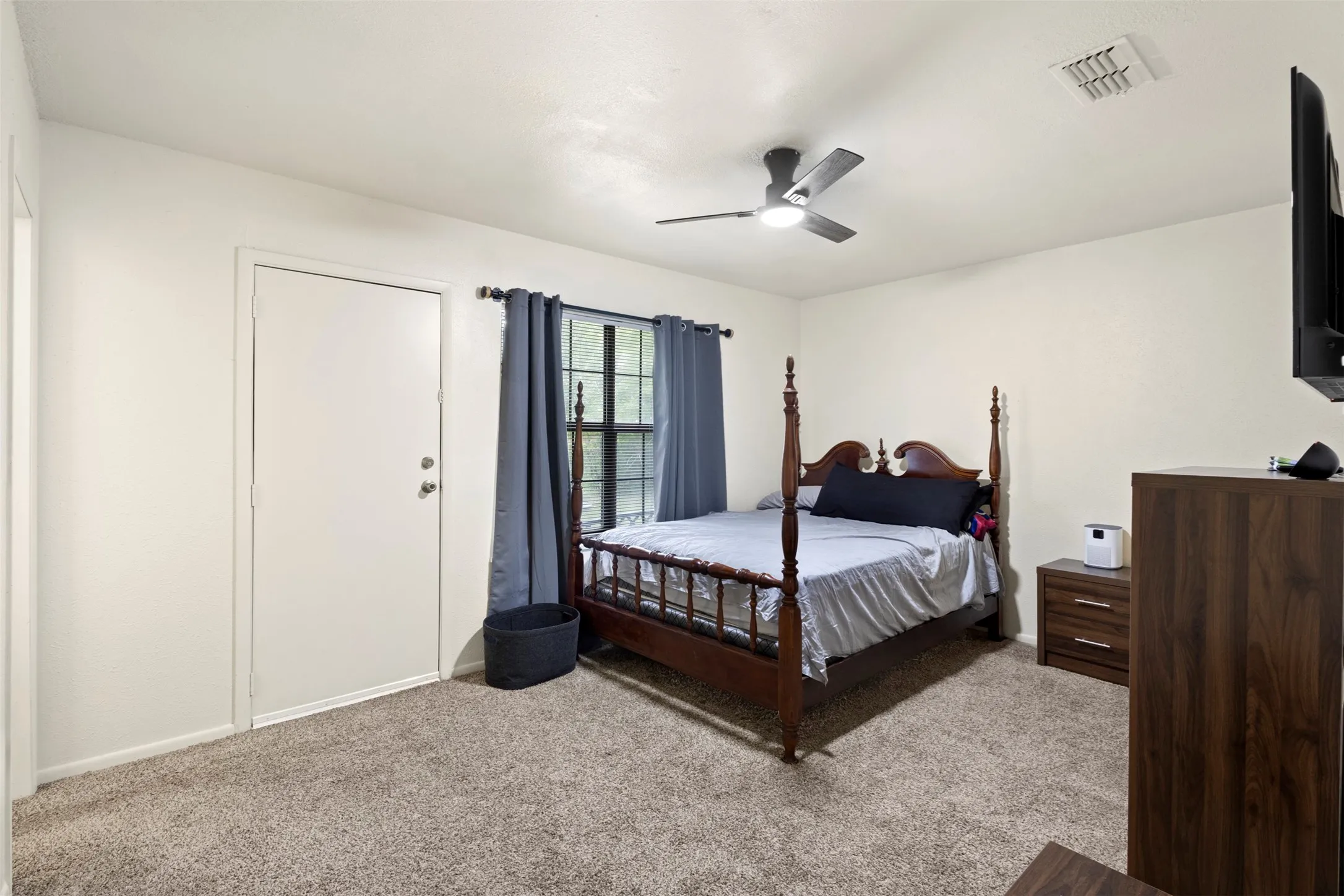 Single Family Residence For Sale in Ellis County , 111 Alamo Street, Waxahachie, Texas 75165, 3 Bedroom, 2 Bathroom, Garage spaces, 1,025 Sqft, built in 1978, mls#21299378, Real Estate Agent in Waxahachie, Homes For Sale in Ellis county, Homes For Sale in Waxahachie, Realtor in Waxahachie Texas, Real Estate Brokerage Independent Realty Texas, Luminita Cordes Realtor