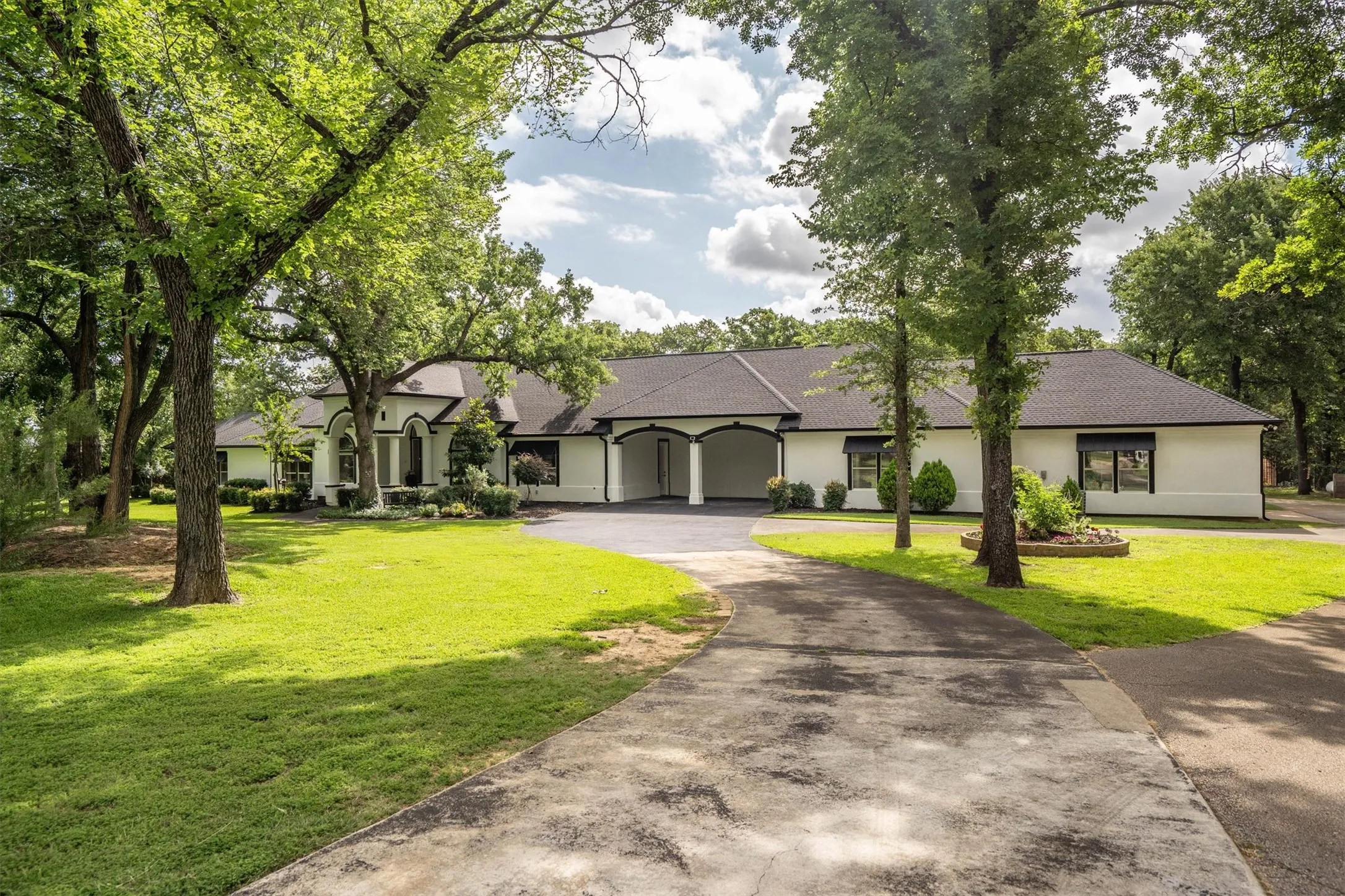 Single Family Residence For Sale in Denton County , 980 Ranch Road, Copper Canyon, Texas 76226, 5 Bedroom, 5 Bathroom, 2 Garage spaces, 5,976 Sqft, built in 1995, mls#21294586, Real Estate Agent in Copper Canyon, Homes For Sale in Denton county, Homes For Sale in Copper Canyon, Realtor in Copper Canyon Texas, Real Estate Brokerage Independent Realty Texas, Luminita Cordes Realtor