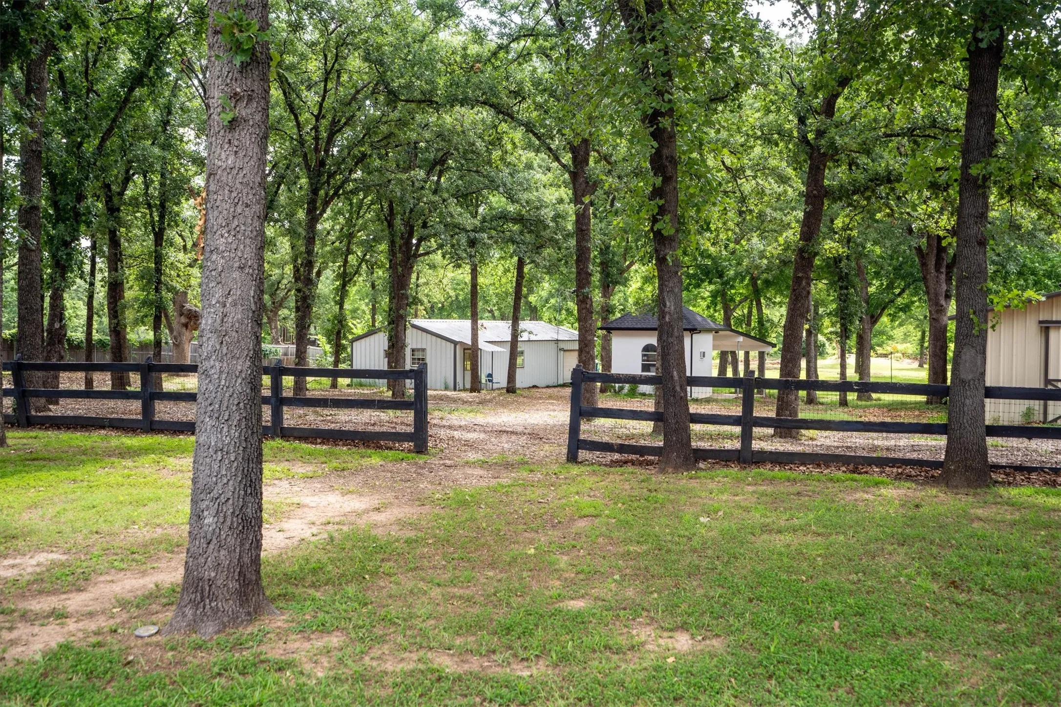 Single Family Residence For Sale in Denton County , 980 Ranch Road, Copper Canyon, Texas 76226, 5 Bedroom, 5 Bathroom, 2 Garage spaces, 5,976 Sqft, built in 1995, mls#21294586, Real Estate Agent in Copper Canyon, Homes For Sale in Denton county, Homes For Sale in Copper Canyon, Realtor in Copper Canyon Texas, Real Estate Brokerage Independent Realty Texas, Luminita Cordes Realtor