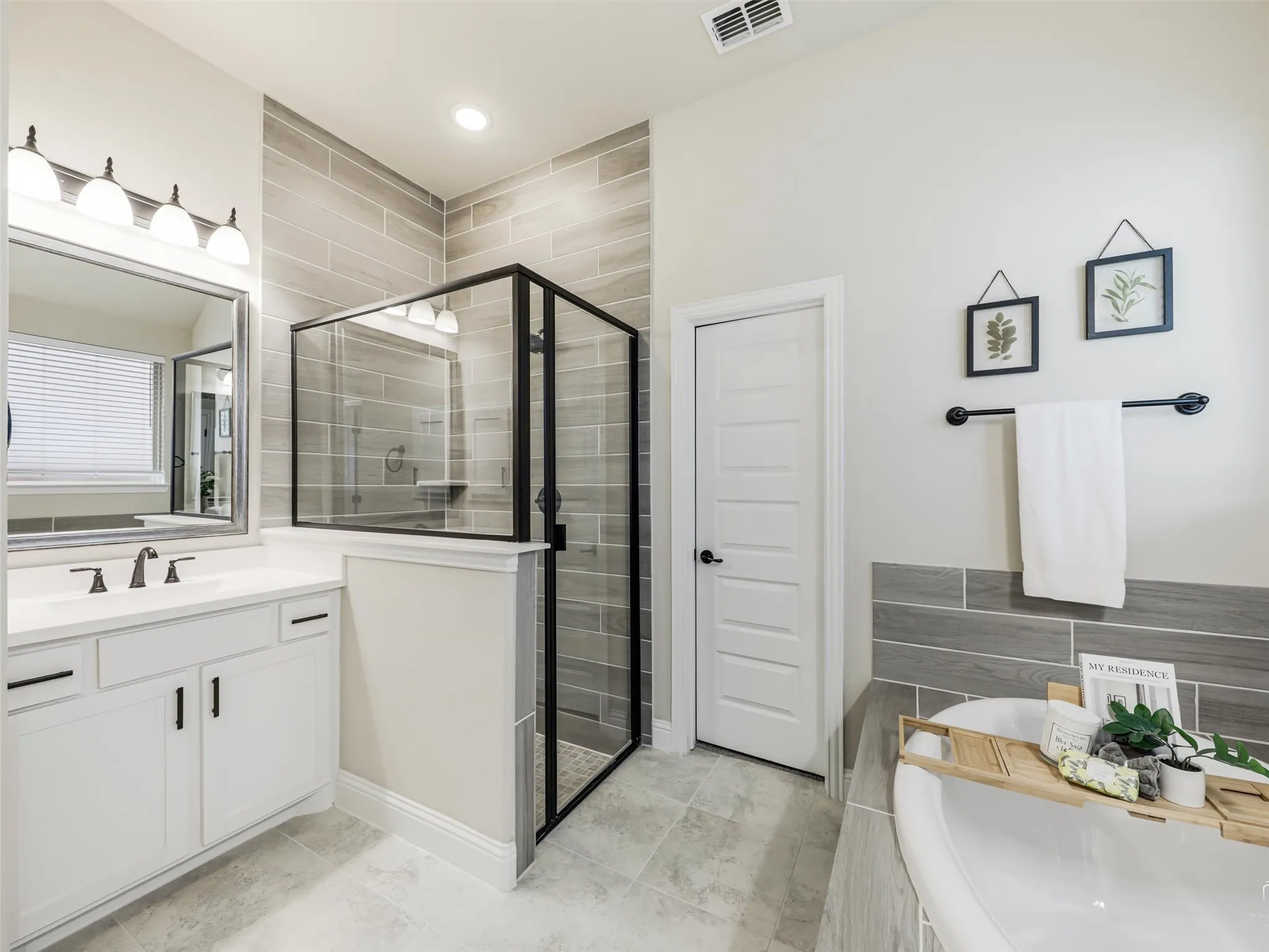 Single Family Residence For Sale in Collin County , 1204 Fargo Drive, Mc Kinney, Texas 75071, 4 Bedroom, 3 Bathroom, 2 Garage spaces, 2,119 Sqft, built in 2020, mls#21295349, Real Estate Agent in Mc Kinney, Homes For Sale in Collin county, Homes For Sale in Mc Kinney, Realtor in Mc Kinney Texas, Real Estate Brokerage Independent Realty Texas, Luminita Cordes Realtor