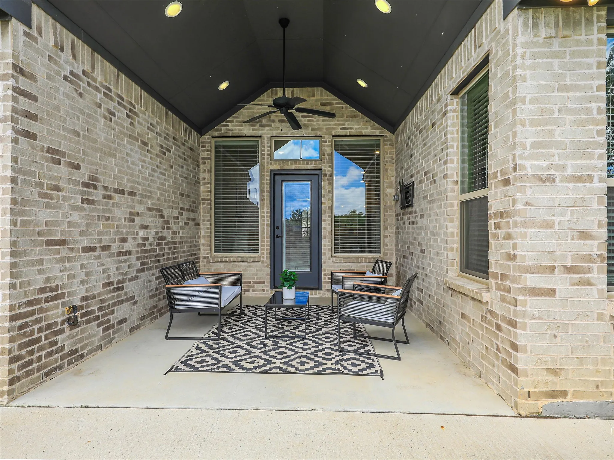 Single Family Residence For Sale in Collin County , 1204 Fargo Drive, Mc Kinney, Texas 75071, 4 Bedroom, 3 Bathroom, 2 Garage spaces, 2,119 Sqft, built in 2020, mls#21295349, Real Estate Agent in Mc Kinney, Homes For Sale in Collin county, Homes For Sale in Mc Kinney, Realtor in Mc Kinney Texas, Real Estate Brokerage Independent Realty Texas, Luminita Cordes Realtor