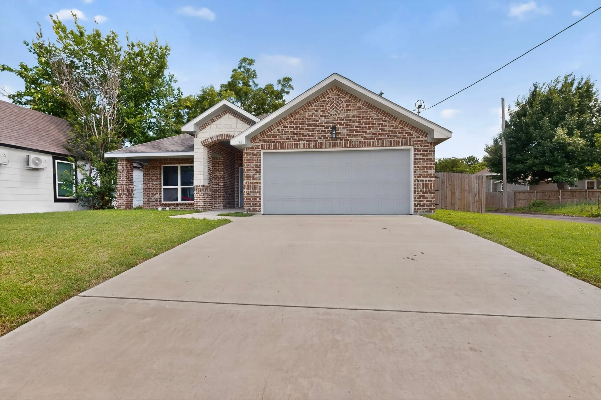 Single Family Residence For Sale in Hunt County , 1615 Jones Street, Greenville, Texas 75401, 3 Bedroom, 2 Bathroom, 2 Garage spaces, 1,492 Sqft, built in 2022, mls#21299433, Real Estate Agent in Greenville, Homes For Sale in Hunt county, Homes For Sale in Greenville, Realtor in Greenville Texas, Real Estate Brokerage Independent Realty Texas, Luminita Cordes Realtor