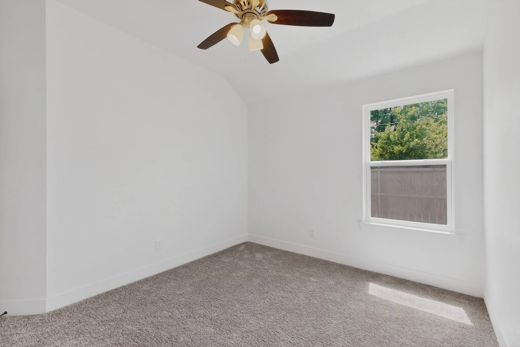 Single Family Residence For Sale in Hunt County , 1615 Jones Street, Greenville, Texas 75401, 3 Bedroom, 2 Bathroom, 2 Garage spaces, 1,492 Sqft, built in 2022, mls#21299433, Real Estate Agent in Greenville, Homes For Sale in Hunt county, Homes For Sale in Greenville, Realtor in Greenville Texas, Real Estate Brokerage Independent Realty Texas, Luminita Cordes Realtor