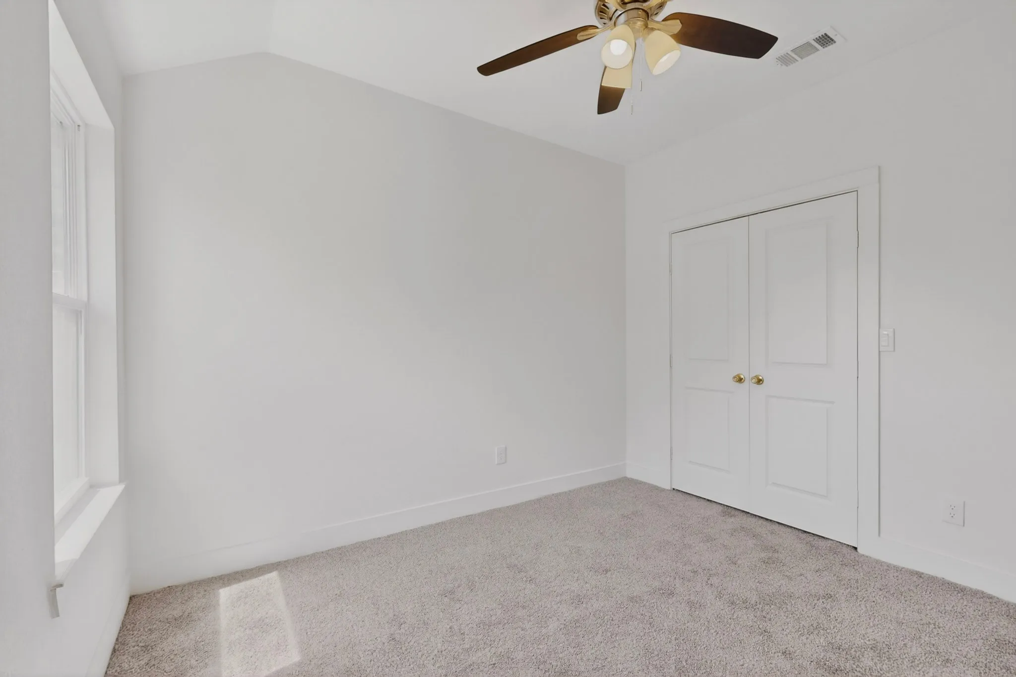 Single Family Residence For Sale in Hunt County , 1615 Jones Street, Greenville, Texas 75401, 3 Bedroom, 2 Bathroom, 2 Garage spaces, 1,492 Sqft, built in 2022, mls#21299433, Real Estate Agent in Greenville, Homes For Sale in Hunt county, Homes For Sale in Greenville, Realtor in Greenville Texas, Real Estate Brokerage Independent Realty Texas, Luminita Cordes Realtor