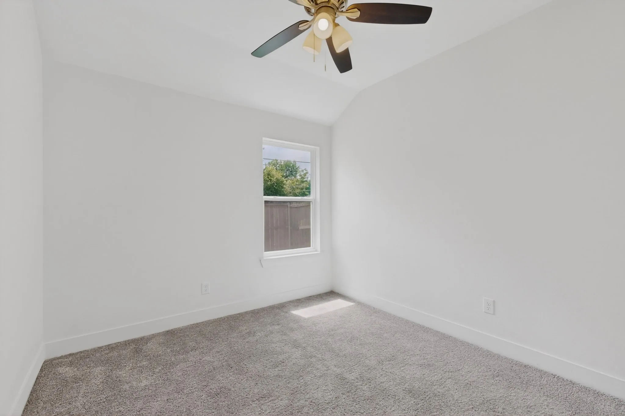 Single Family Residence For Sale in Hunt County , 1615 Jones Street, Greenville, Texas 75401, 3 Bedroom, 2 Bathroom, 2 Garage spaces, 1,492 Sqft, built in 2022, mls#21299433, Real Estate Agent in Greenville, Homes For Sale in Hunt county, Homes For Sale in Greenville, Realtor in Greenville Texas, Real Estate Brokerage Independent Realty Texas, Luminita Cordes Realtor