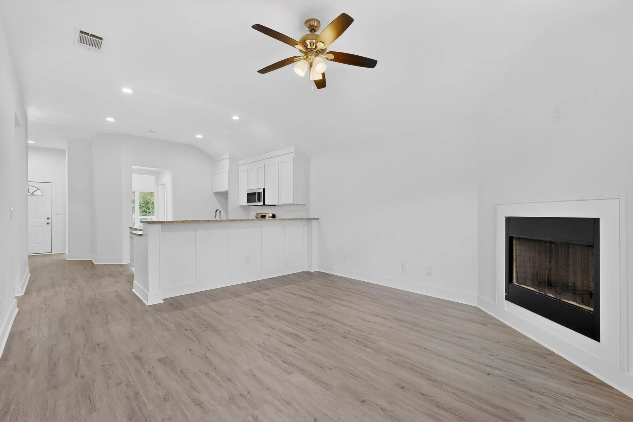 Single Family Residence For Sale in Hunt County , 1615 Jones Street, Greenville, Texas 75401, 3 Bedroom, 2 Bathroom, 2 Garage spaces, 1,492 Sqft, built in 2022, mls#21299433, Real Estate Agent in Greenville, Homes For Sale in Hunt county, Homes For Sale in Greenville, Realtor in Greenville Texas, Real Estate Brokerage Independent Realty Texas, Luminita Cordes Realtor